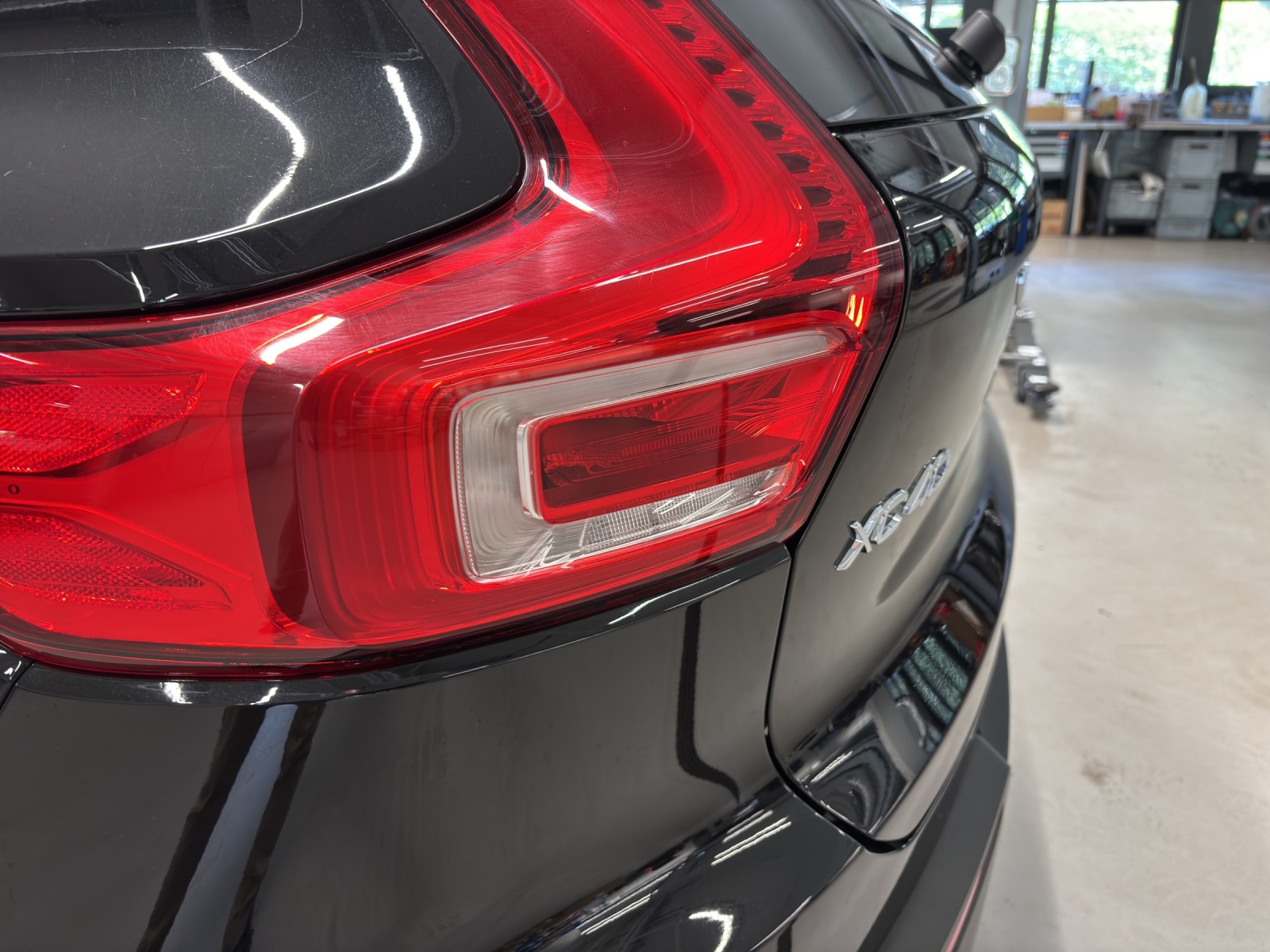 VOLVO XC40 P8 Twin R-Design AWD-image-14
