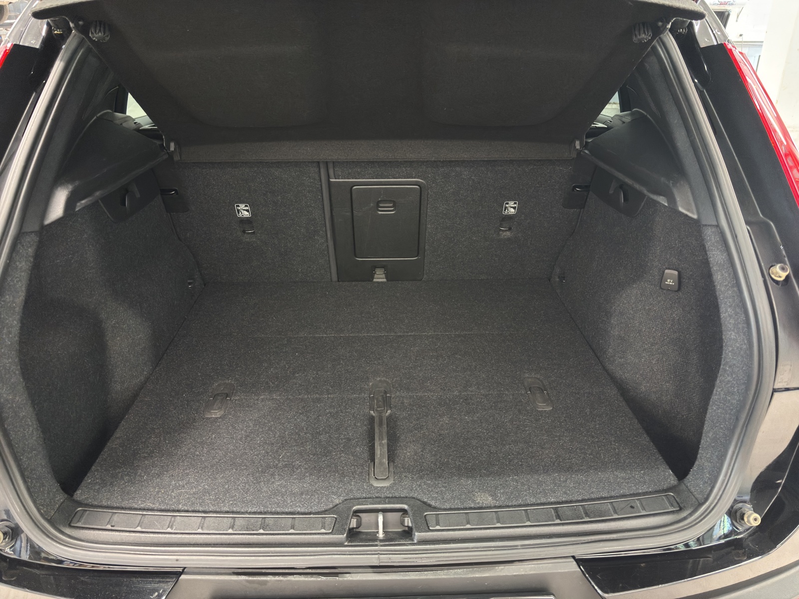 VOLVO XC40 P8 Twin R-Design AWD-image-12