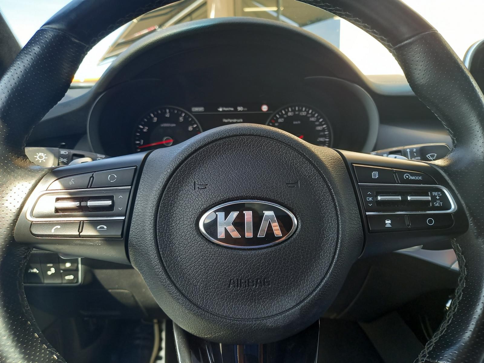 KIA Stinger 3.3 T-GDi GT Automat AWD-image-5