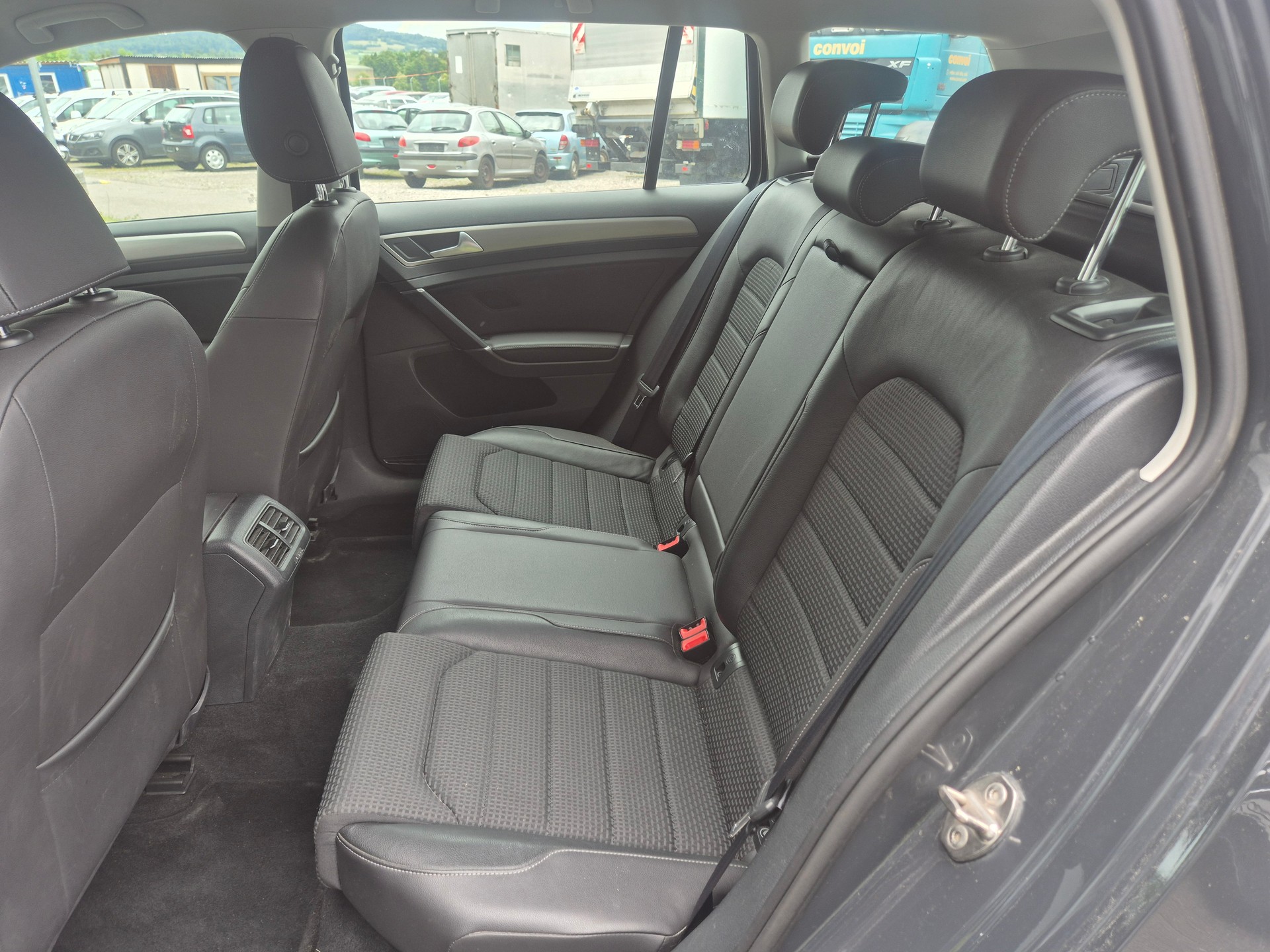VW Golf 2.0 TDI Comfortline 4Motion-image-11