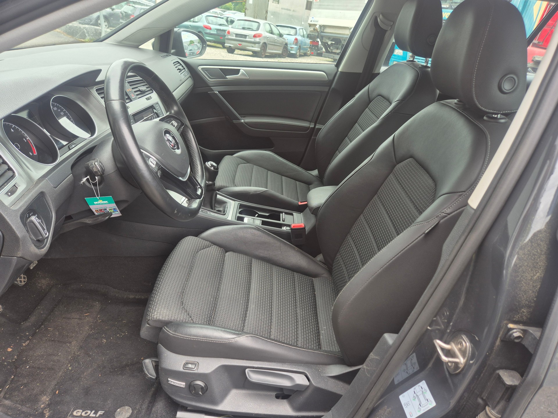 VW Golf 2.0 TDI Comfortline 4Motion-image-10