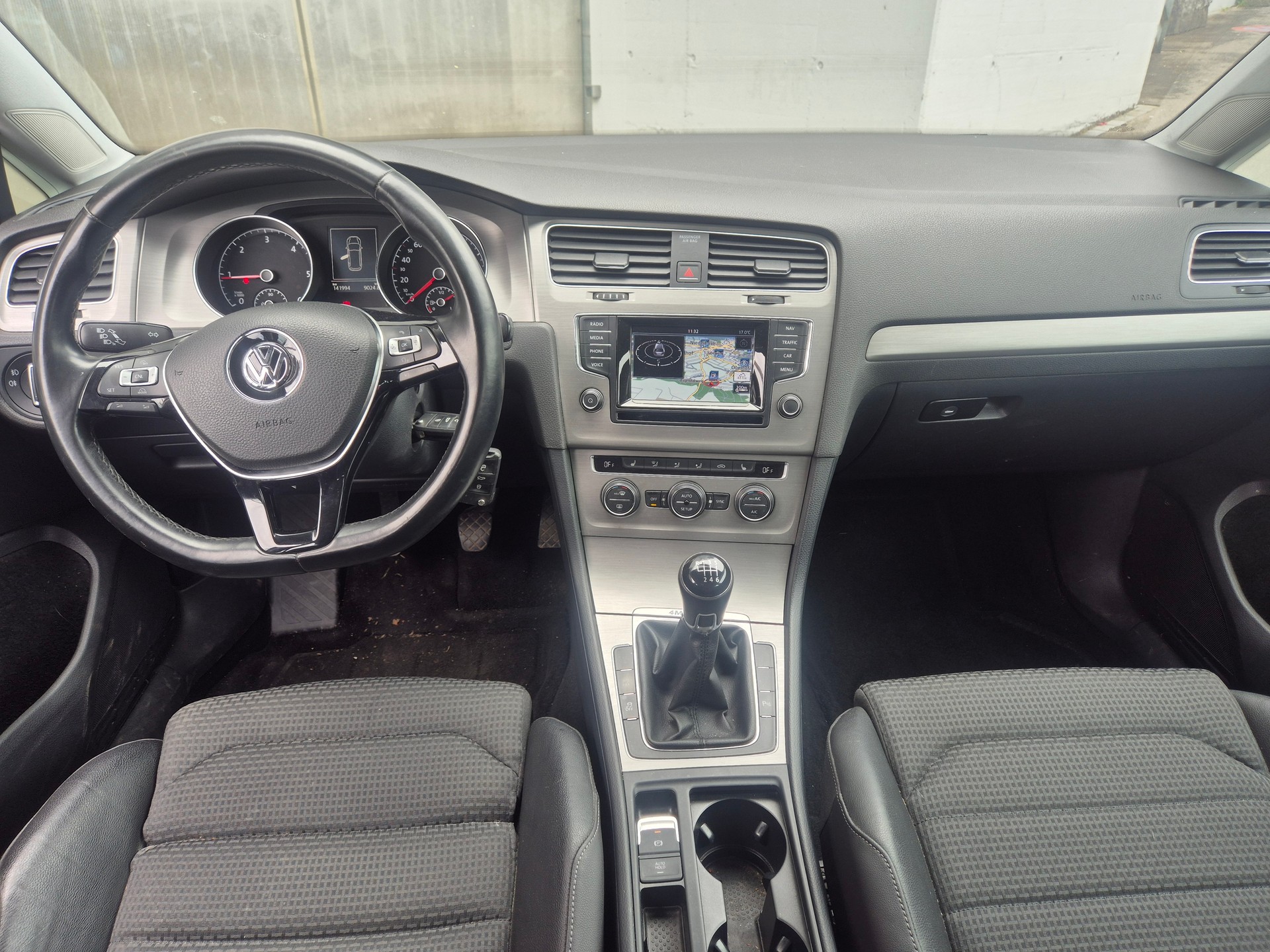 VW Golf 2.0 TDI Comfortline 4Motion-image-9
