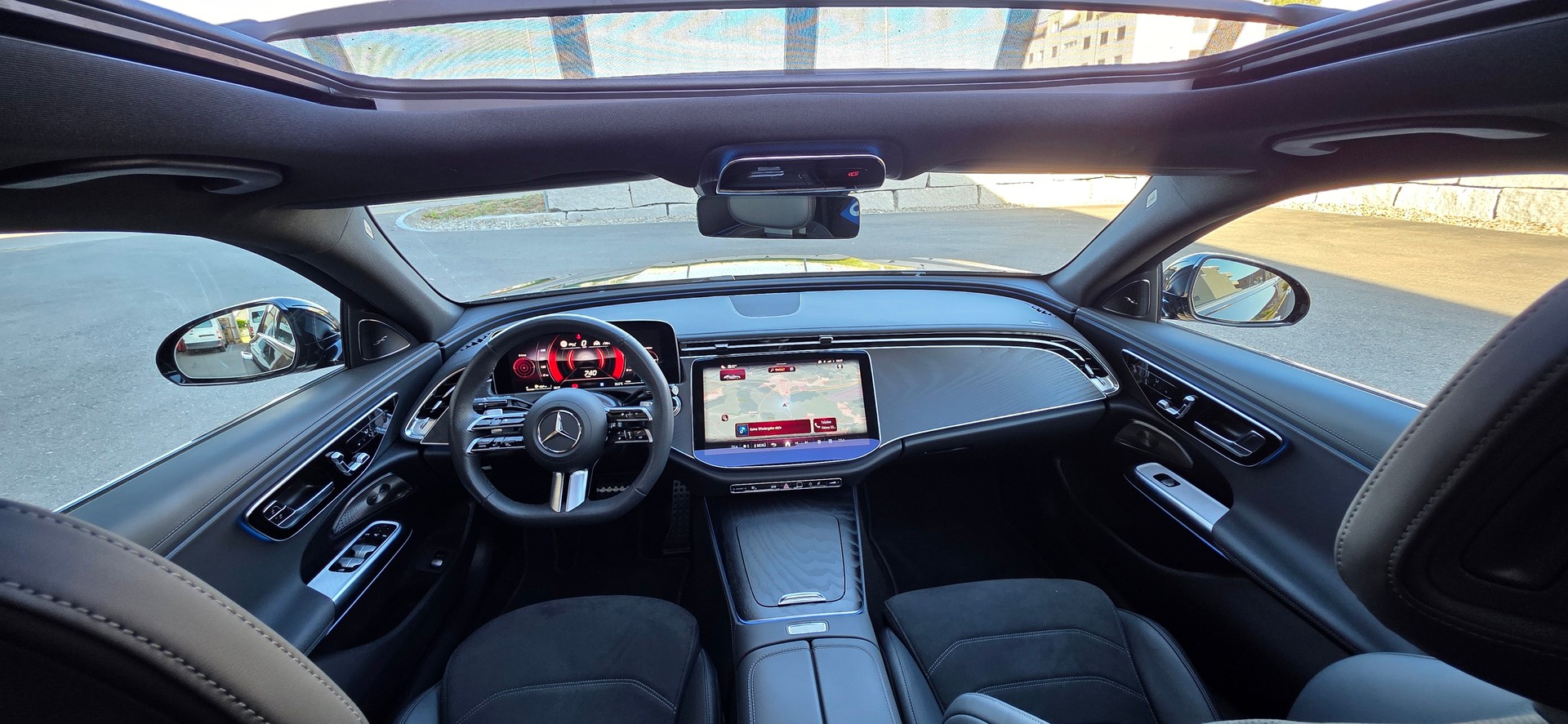 MERCEDES-BENZ E 220 d 4Matic 9G-Tronic AMG-LINE, NIGHT-PAKET , ACC, PANORAMA-image-23