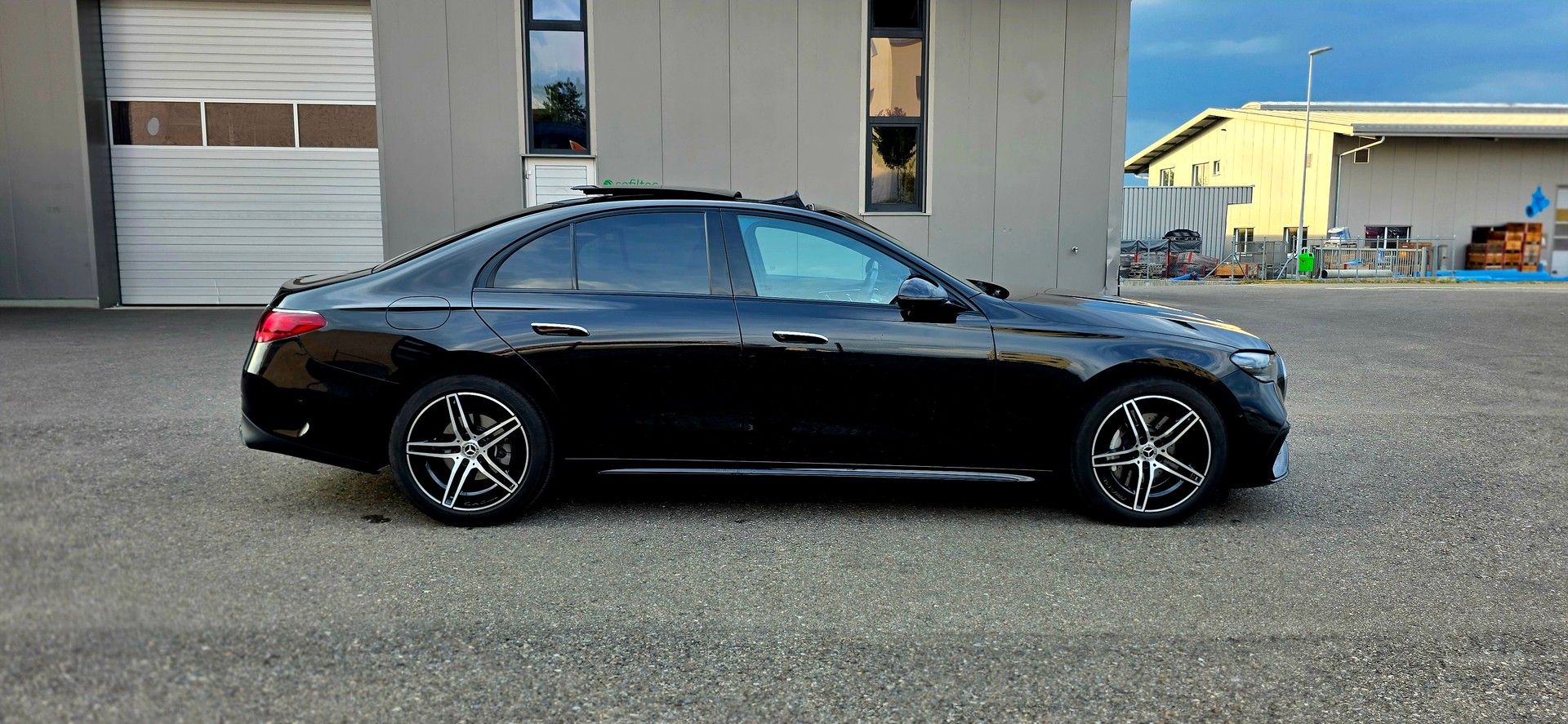 MERCEDES-BENZ E 220 d 4Matic 9G-Tronic AMG-LINE, NIGHT-PAKET , ACC, PANORAMA-image-1