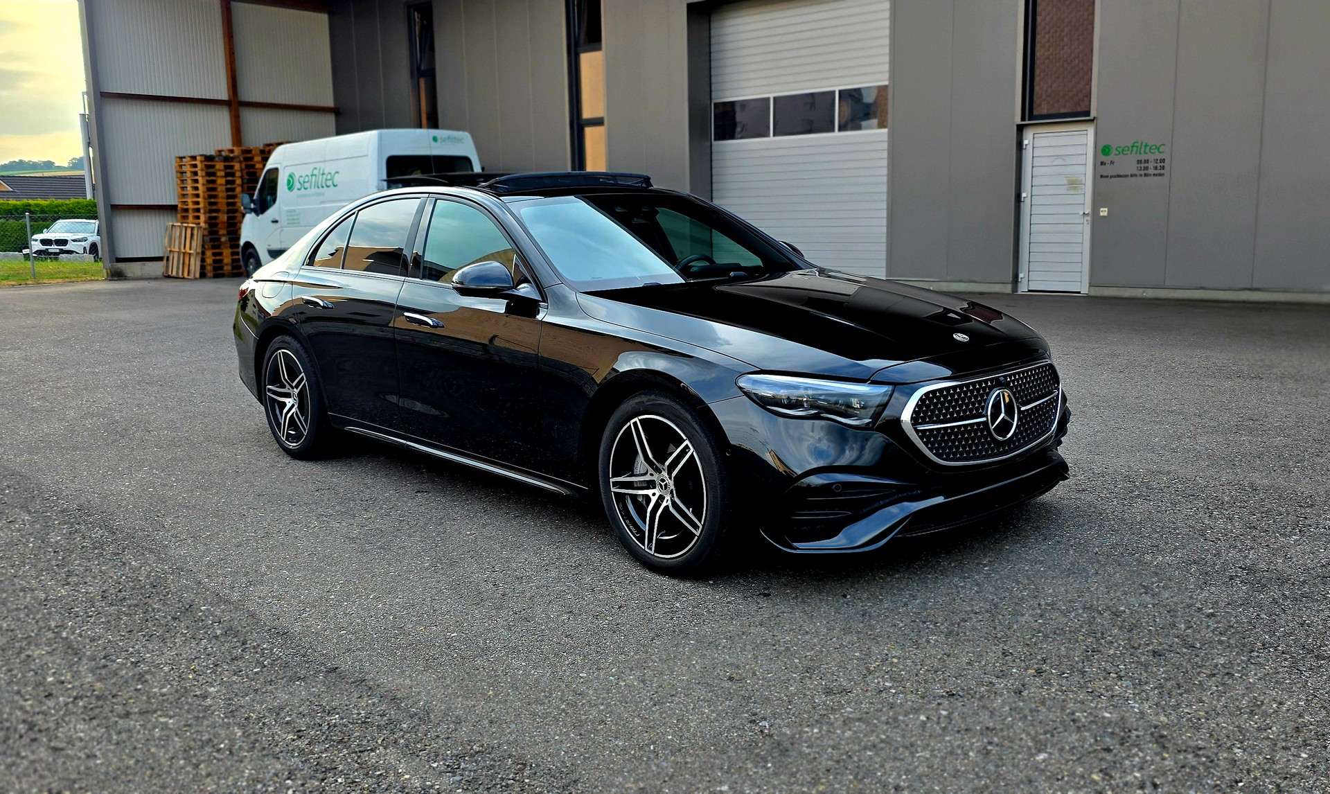 MERCEDES-BENZ E 220 d 4Matic 9G-Tronic AMG-LINE, NIGHT-PAKET , ACC, PANORAMA-image-0