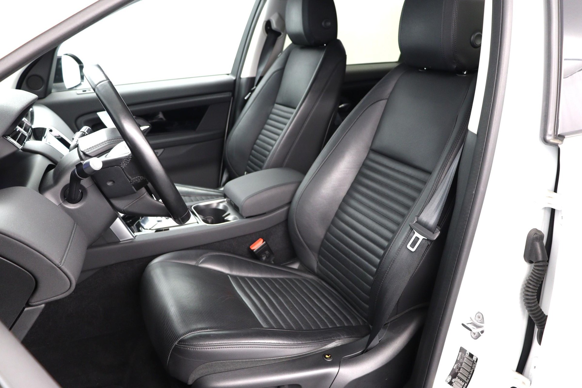 LAND ROVER Discovery Sport 2.0 Si4 SE-image-2