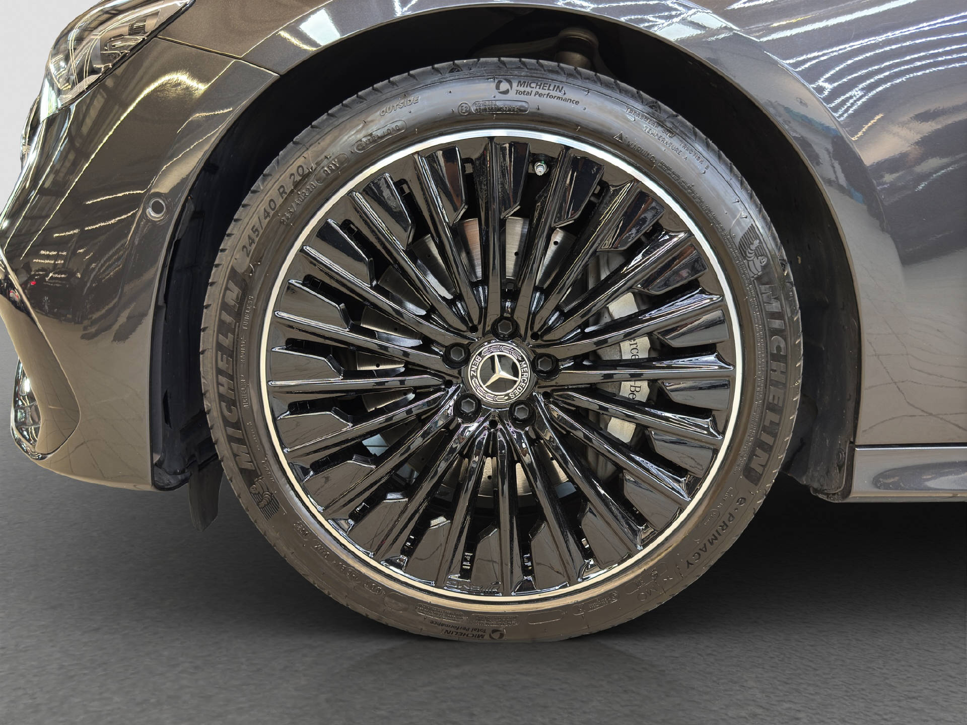 MERCEDES-BENZ E 220 d AMG Line 4MATIC-image-5