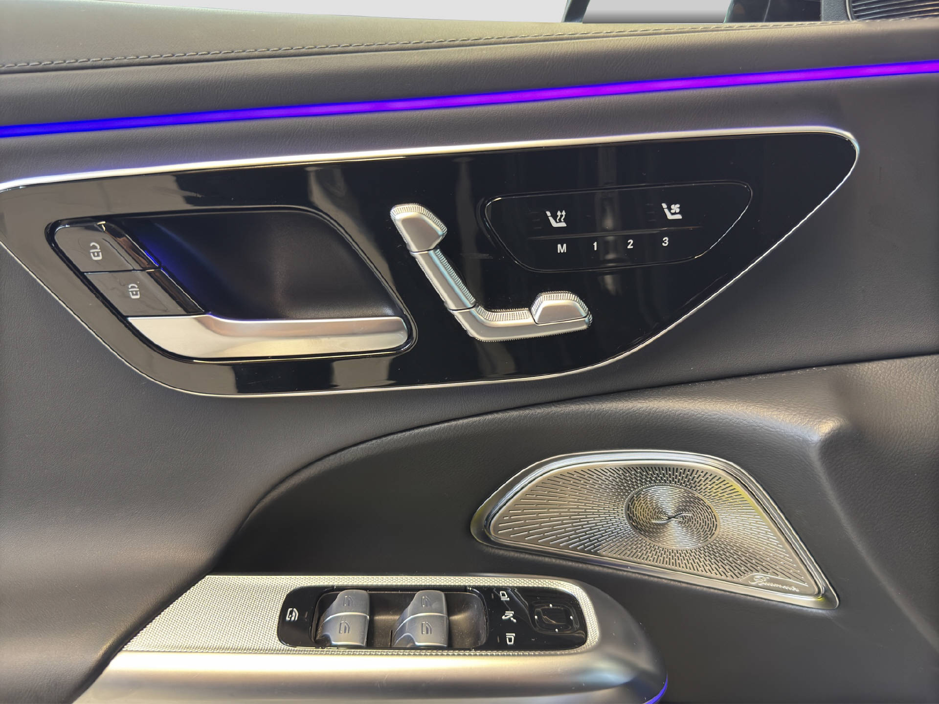 MERCEDES-BENZ E 220 d AMG Line 4MATIC-image-11