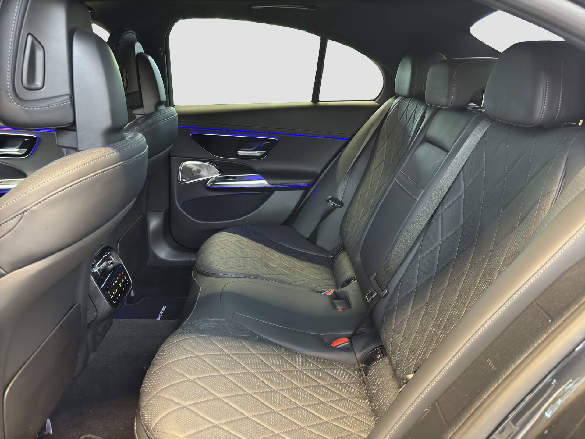 MERCEDES-BENZ E 220 d AMG Line 4MATIC-image-12
