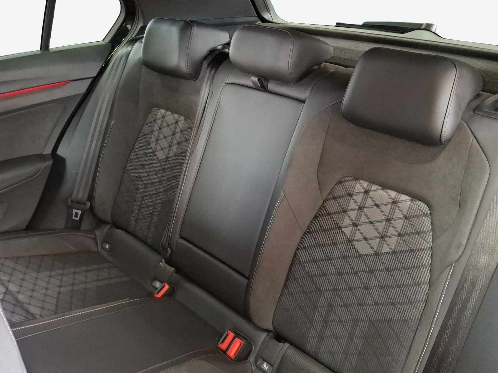 VW Golf 1.5 e TSI mHEV R-Line DSG-image-11