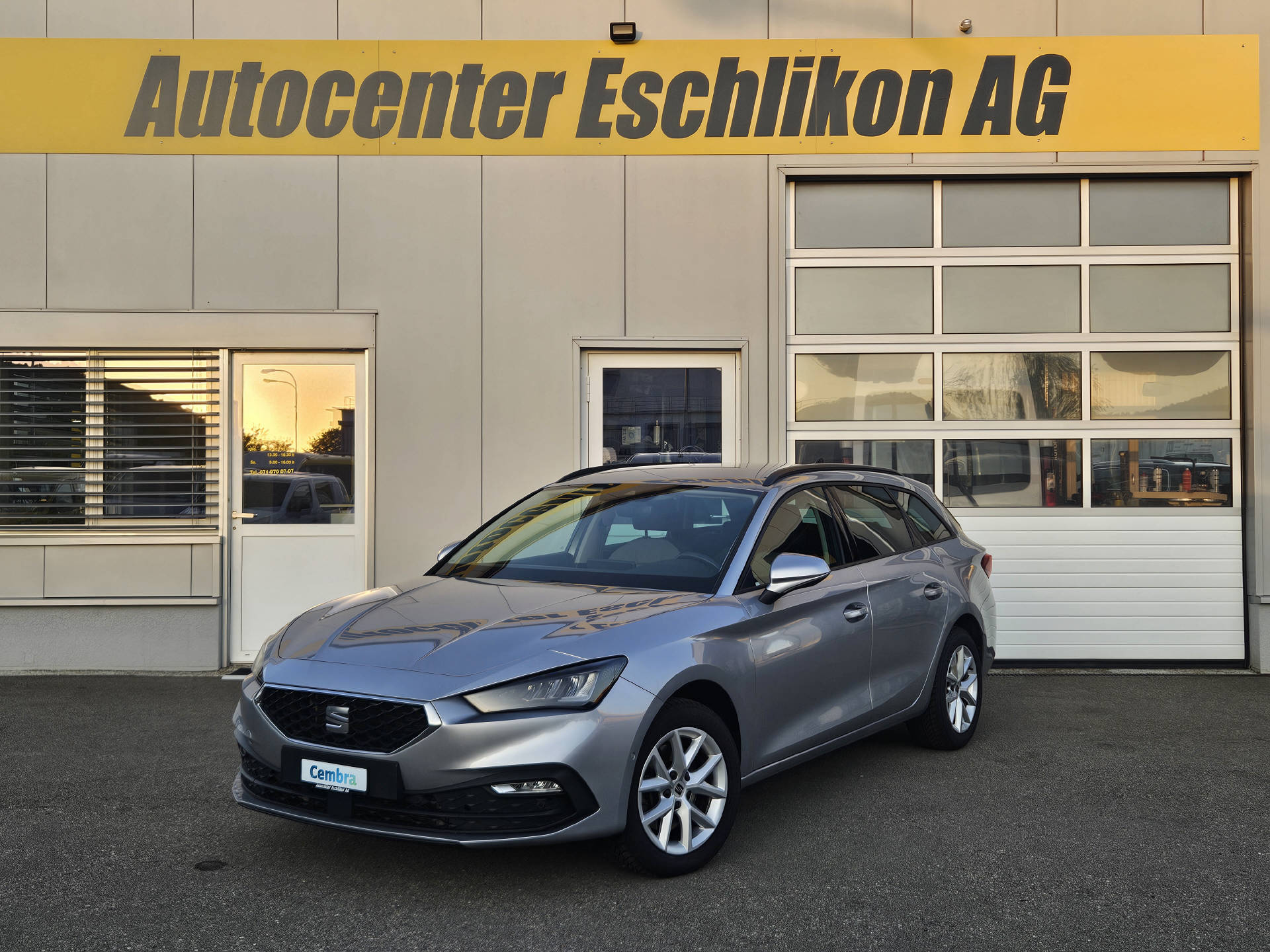 SEAT Leon ST 2.0 TDI Style DSG* Navi * Abstandsregeltempomat ACC *-image-0