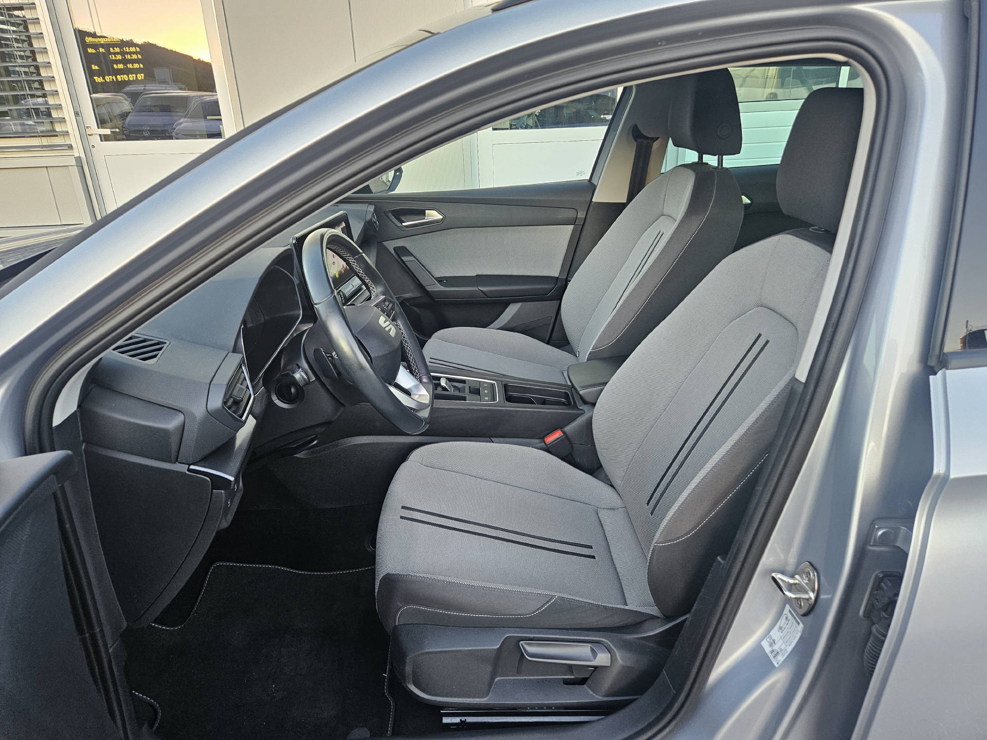 SEAT Leon ST 2.0 TDI Style DSG* Navi * Abstandsregeltempomat ACC *-image-8