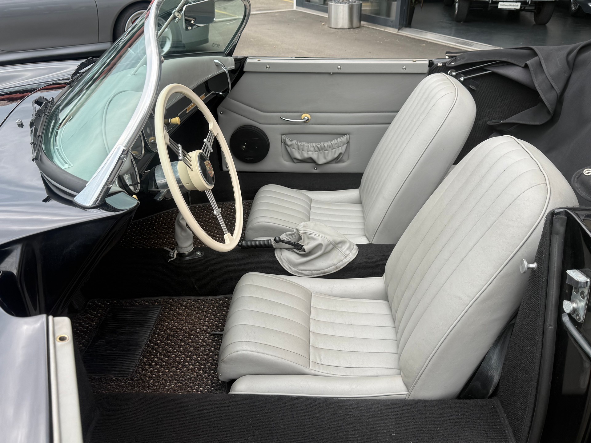 PORSCHE Speedster 1600 Replica-image-8