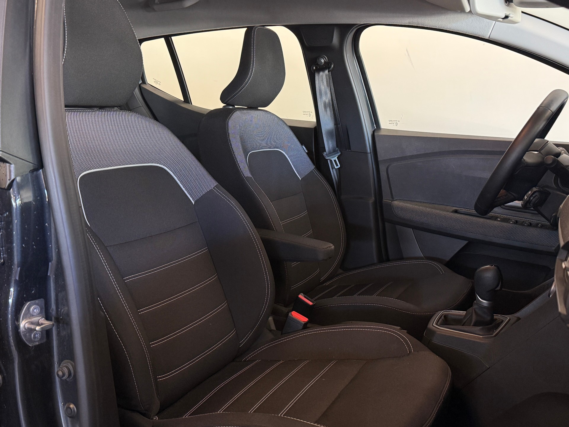 DACIA Sandero TCe 90 Expression CVT-image-8