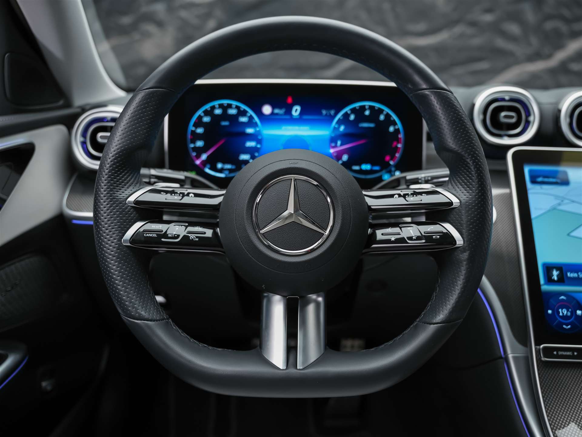 MERCEDES-BENZ C 300 AMG Line 4matic *20" Felgen*Abstandsregler*Standheizung*-image-25