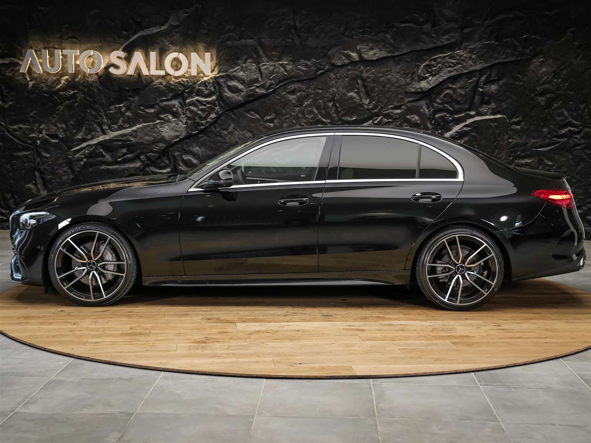 MERCEDES-BENZ C 300 AMG Line 4matic *20" Felgen*Abstandsregler*Standheizung*-image-1