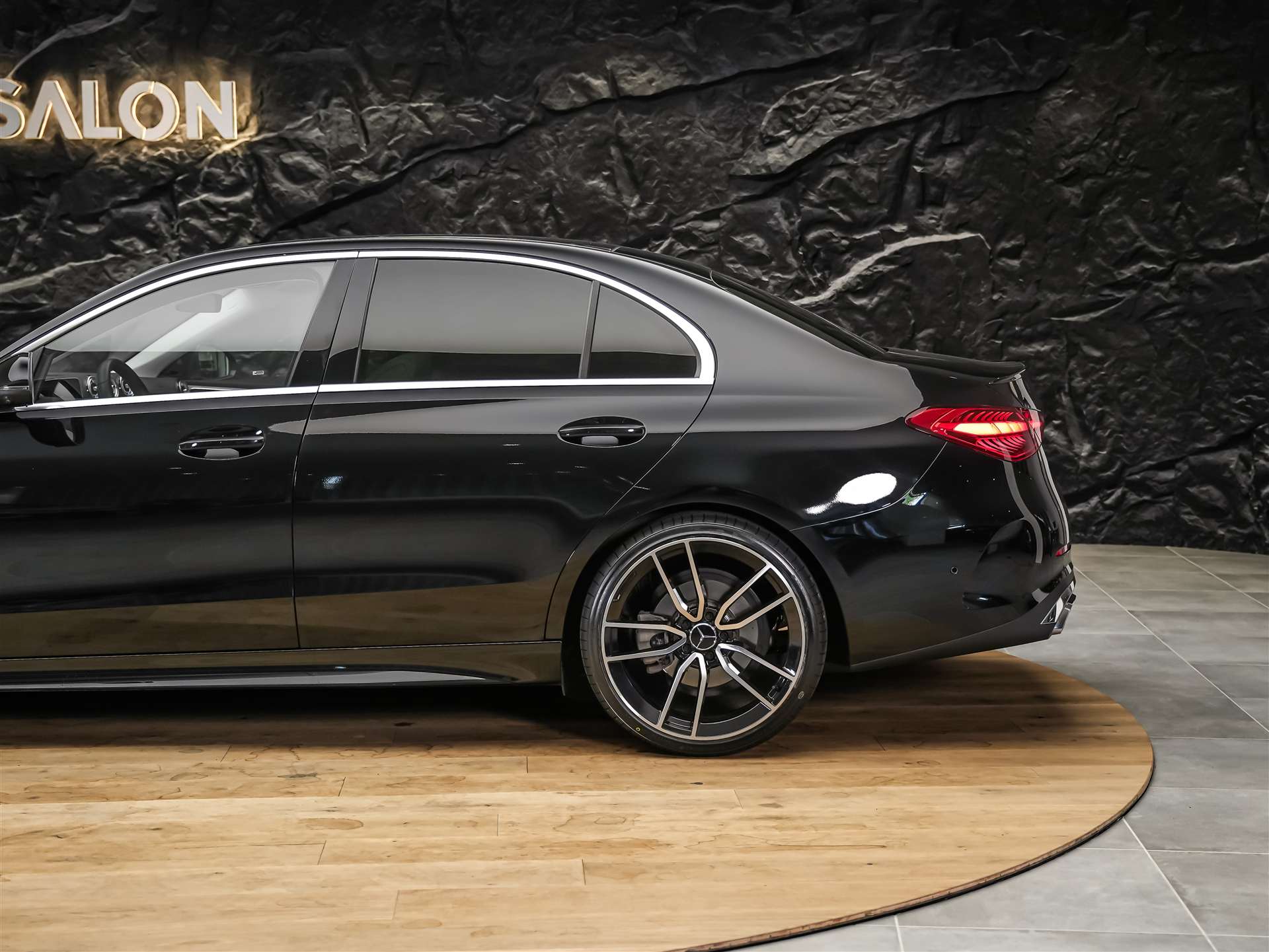 MERCEDES-BENZ C 300 AMG Line 4matic *20" Felgen*Abstandsregler*Standheizung*-image-16