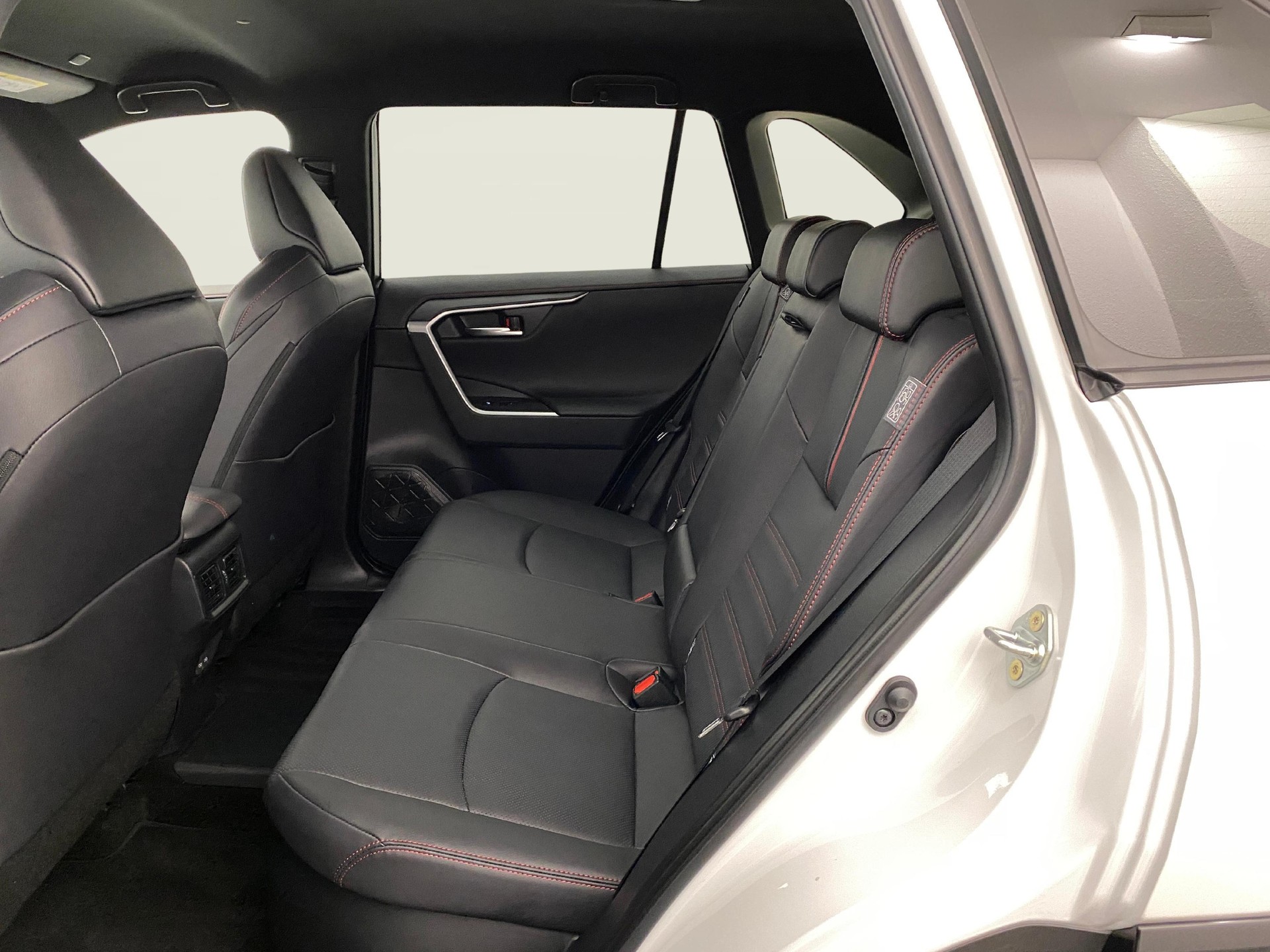 TOYOTA RAV4 2.5 Plug-In-Hybrid Platinum-image-7