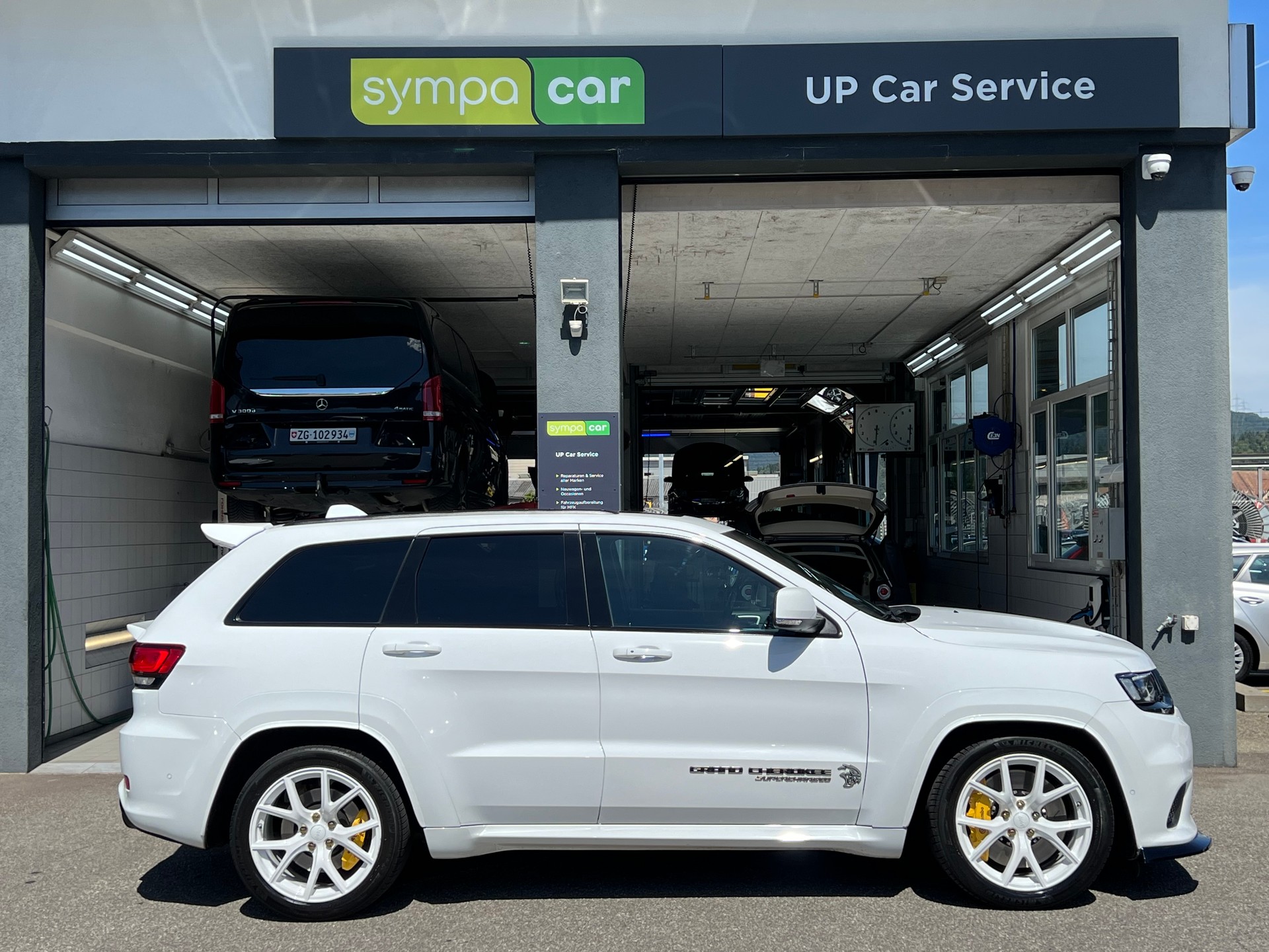 JEEP Grand Cherokee 6.2 V8 HEMI Trackhawk Automatic-image-3