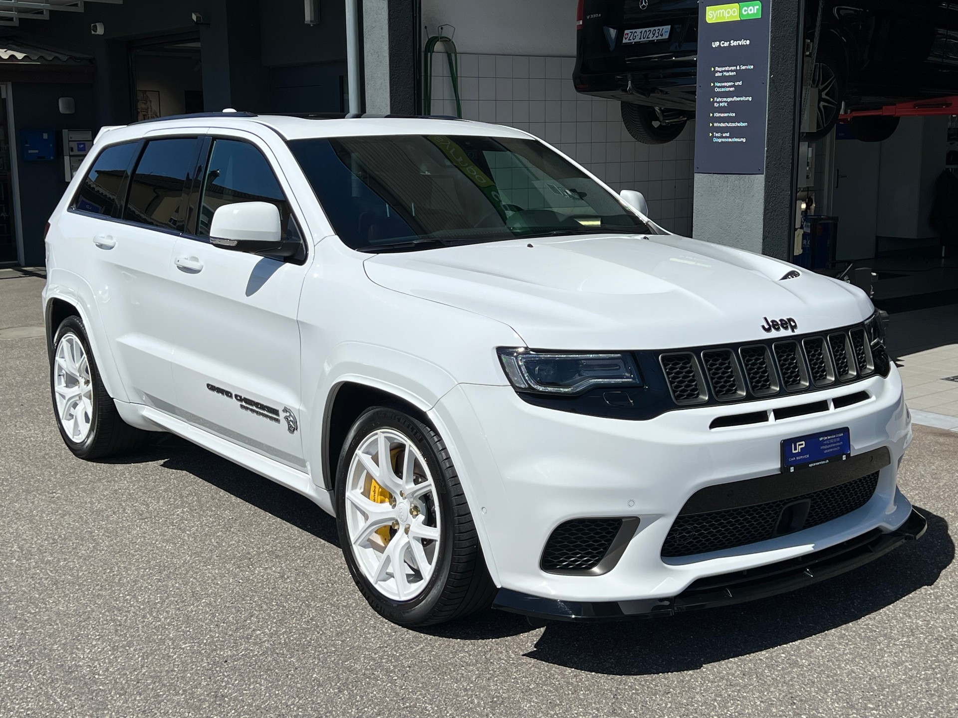 JEEP Grand Cherokee 6.2 V8 HEMI Trackhawk Automatic-image-2