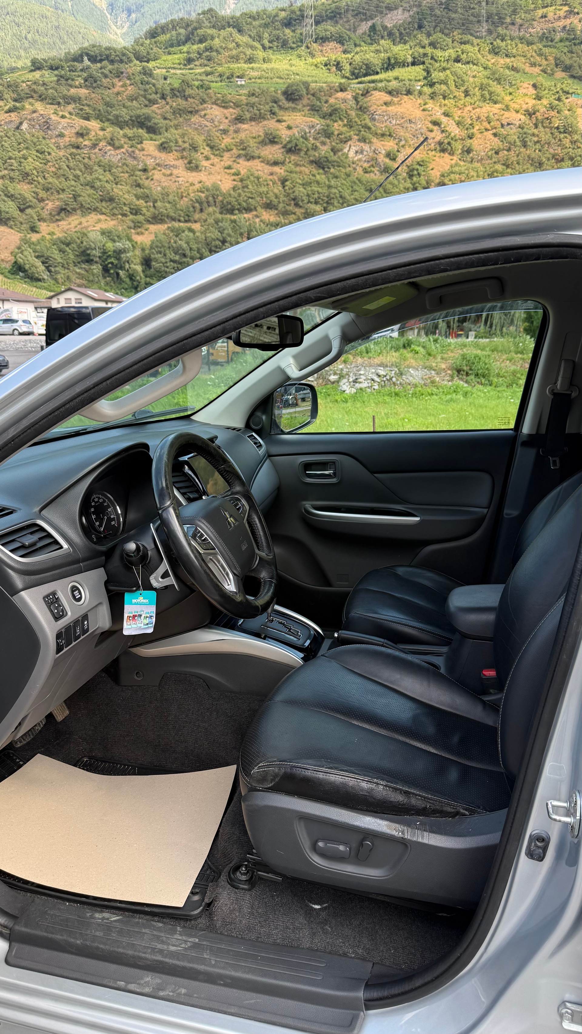 MITSUBISHI L 200 2.4 Style Double Cab A-image-8