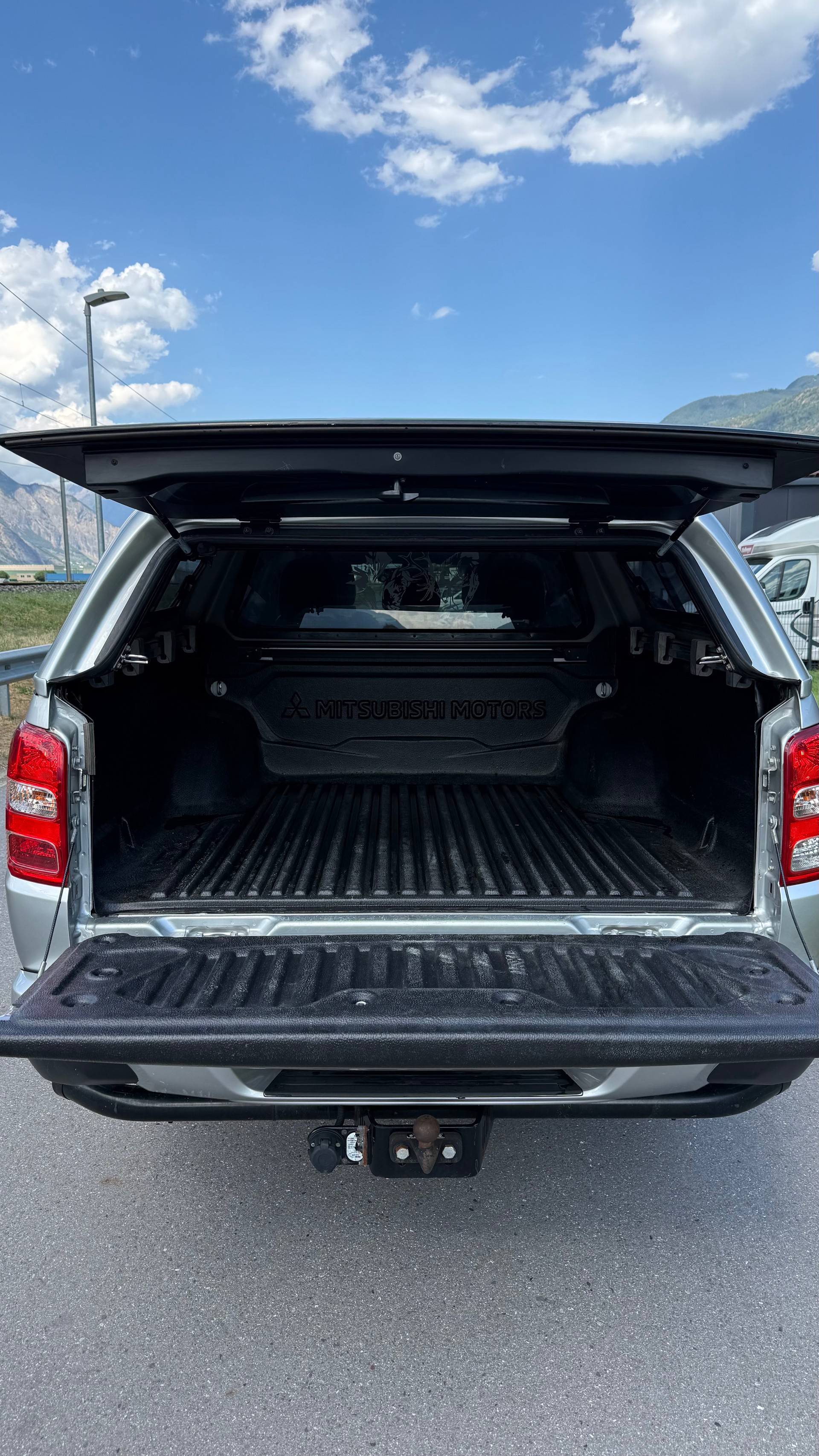 MITSUBISHI L 200 2.4 Style Double Cab A-image-6