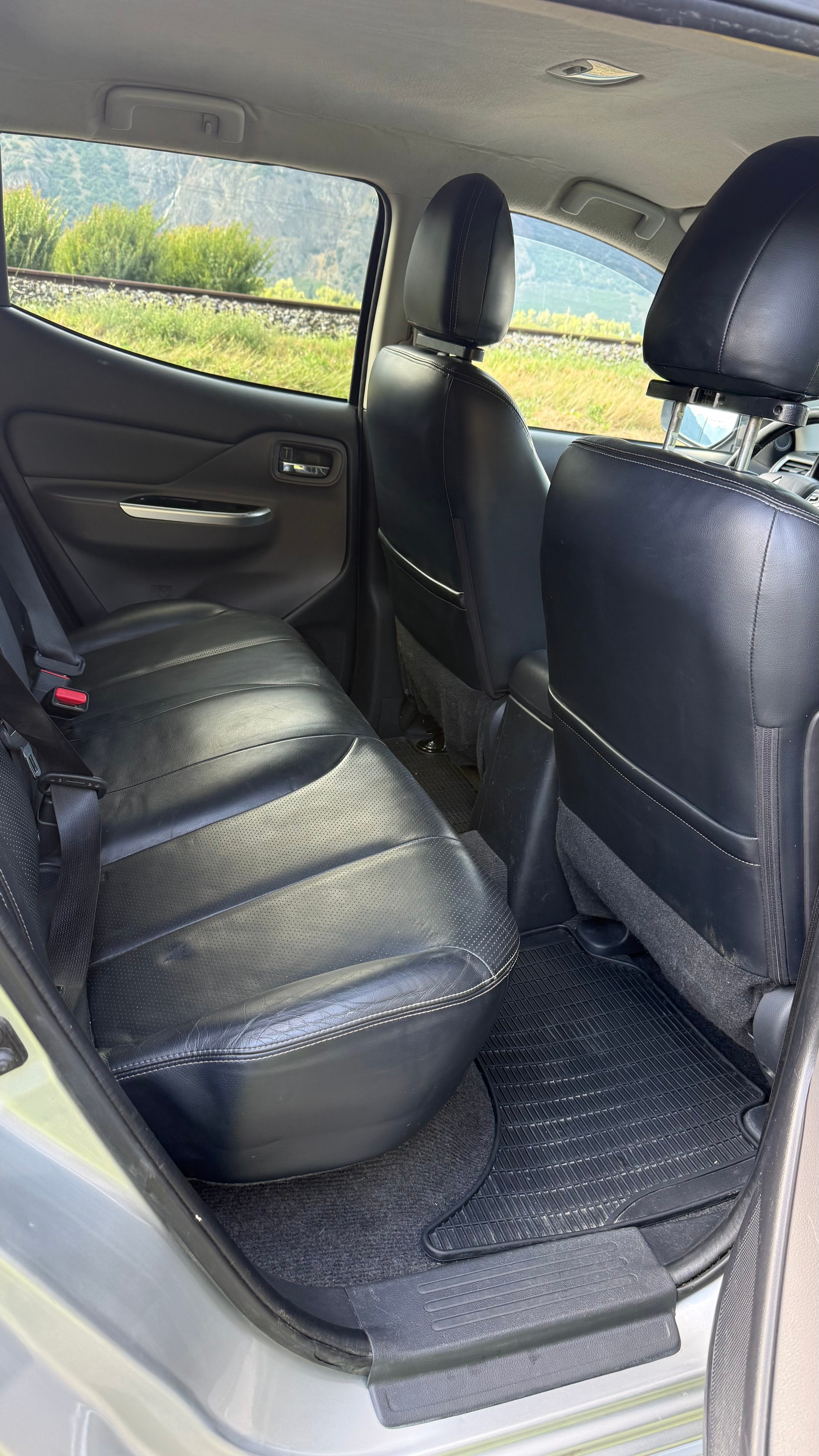 MITSUBISHI L 200 2.4 Style Double Cab A-image-9