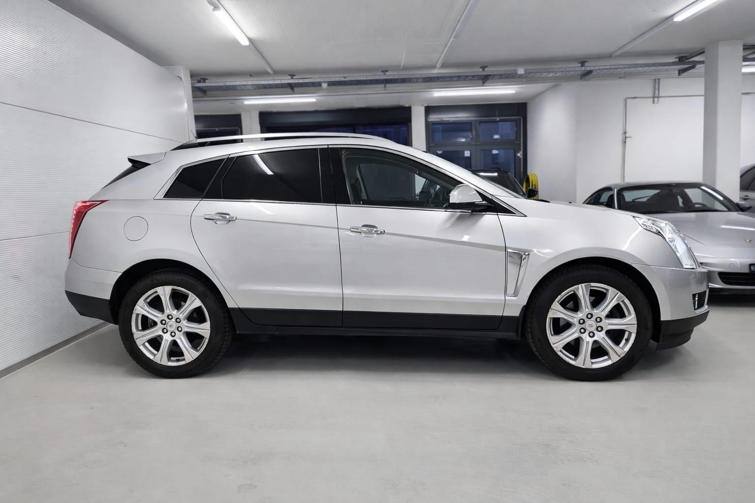CADILLAC SRX 3.6 V6 Sport Luxury 4WD Automatic-image-3