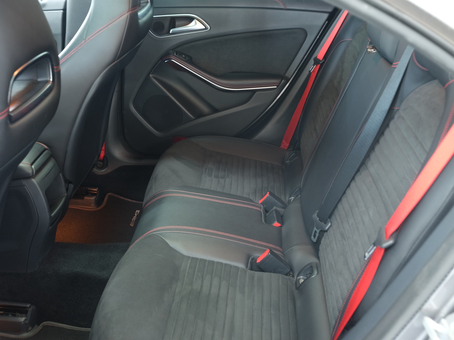 MERCEDES-BENZ CLA 45 AMG 4Matic Speedshift *Performance Abgassanlage* *CarPlay* *Edition One*-image-13