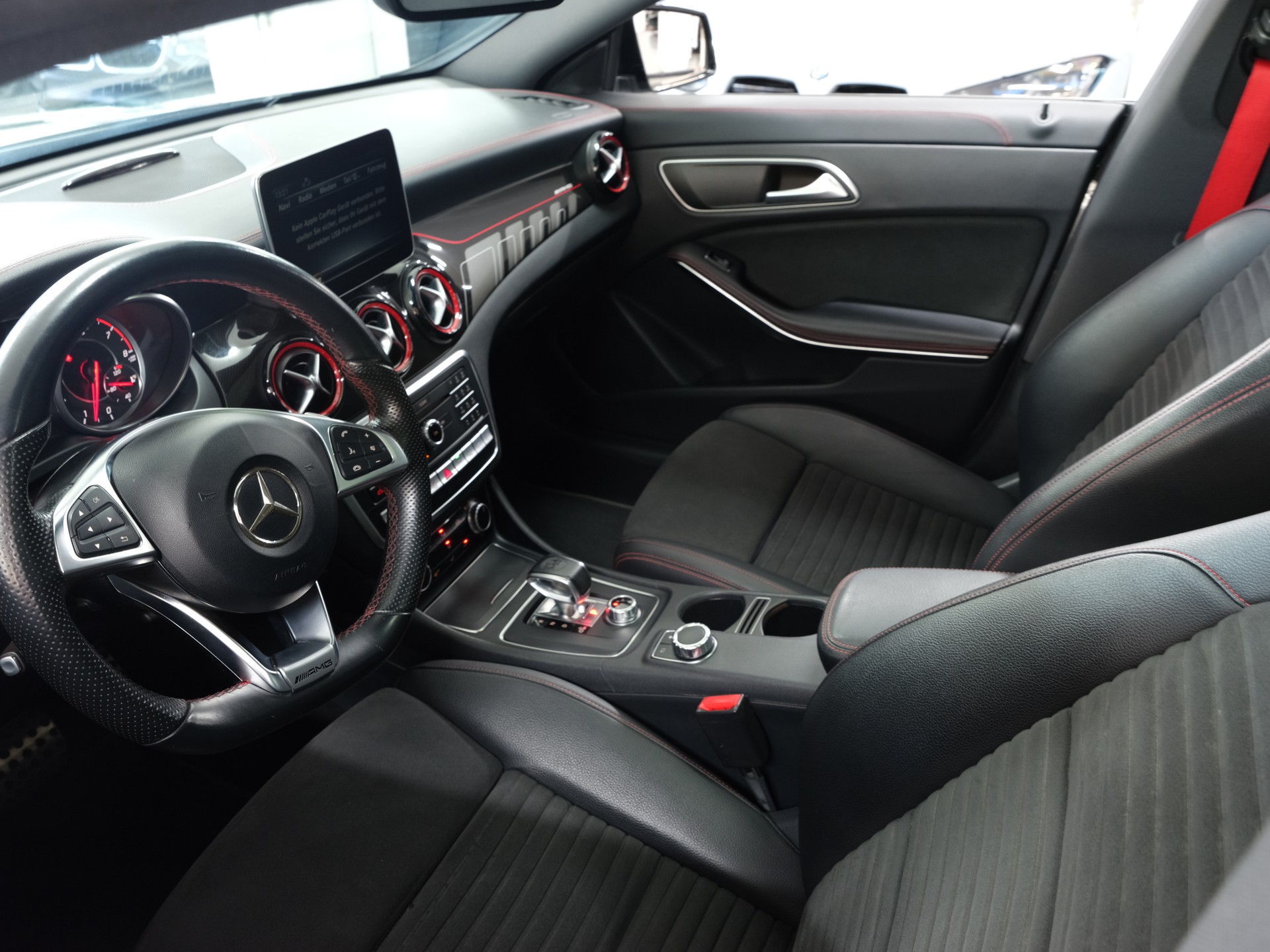 MERCEDES-BENZ CLA 45 AMG 4Matic Speedshift *Performance Abgassanlage* *CarPlay* *Edition One*-image-12