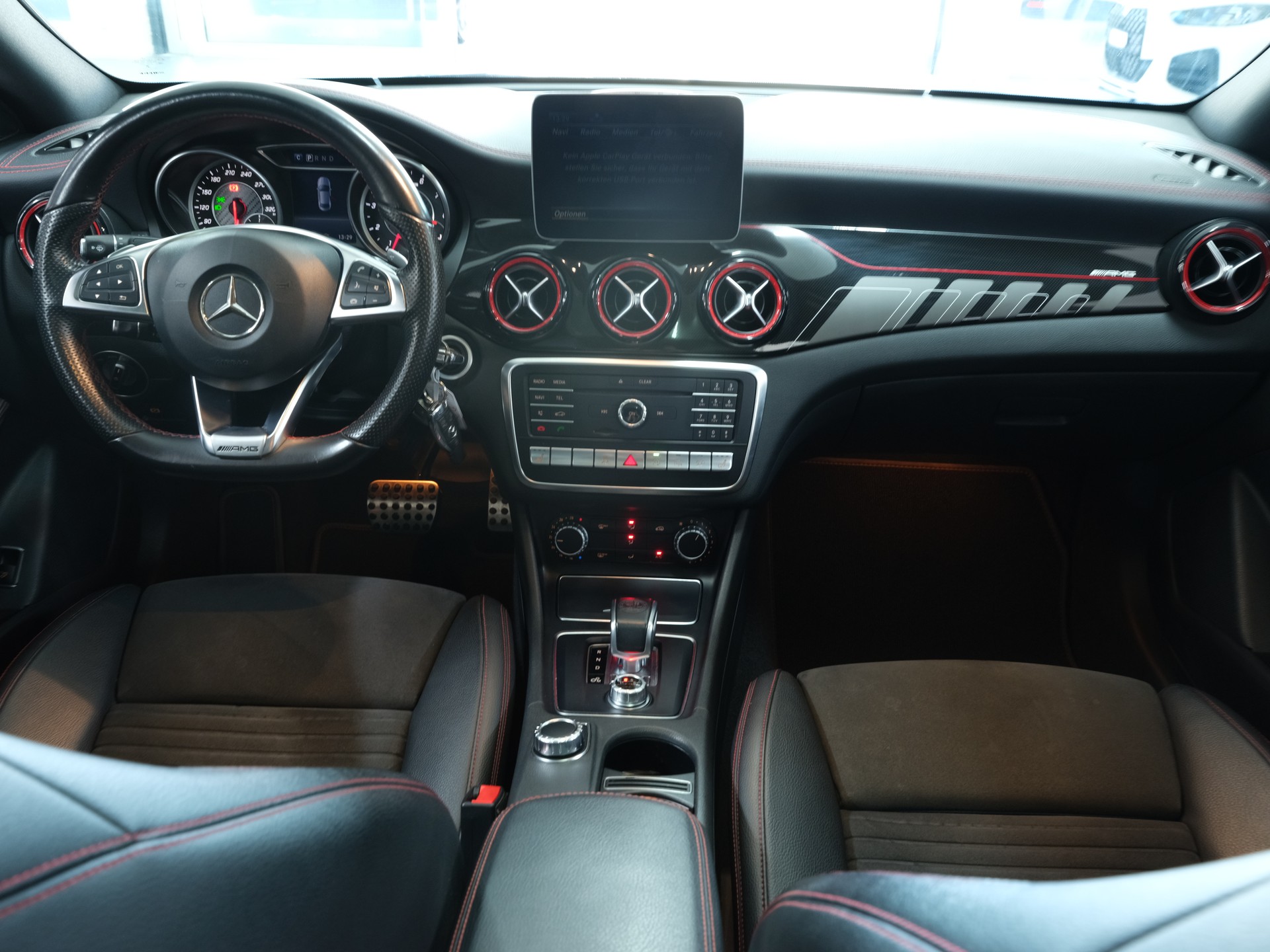 MERCEDES-BENZ CLA 45 AMG 4Matic Speedshift *Performance Abgassanlage* *CarPlay* *Edition One*-image-18