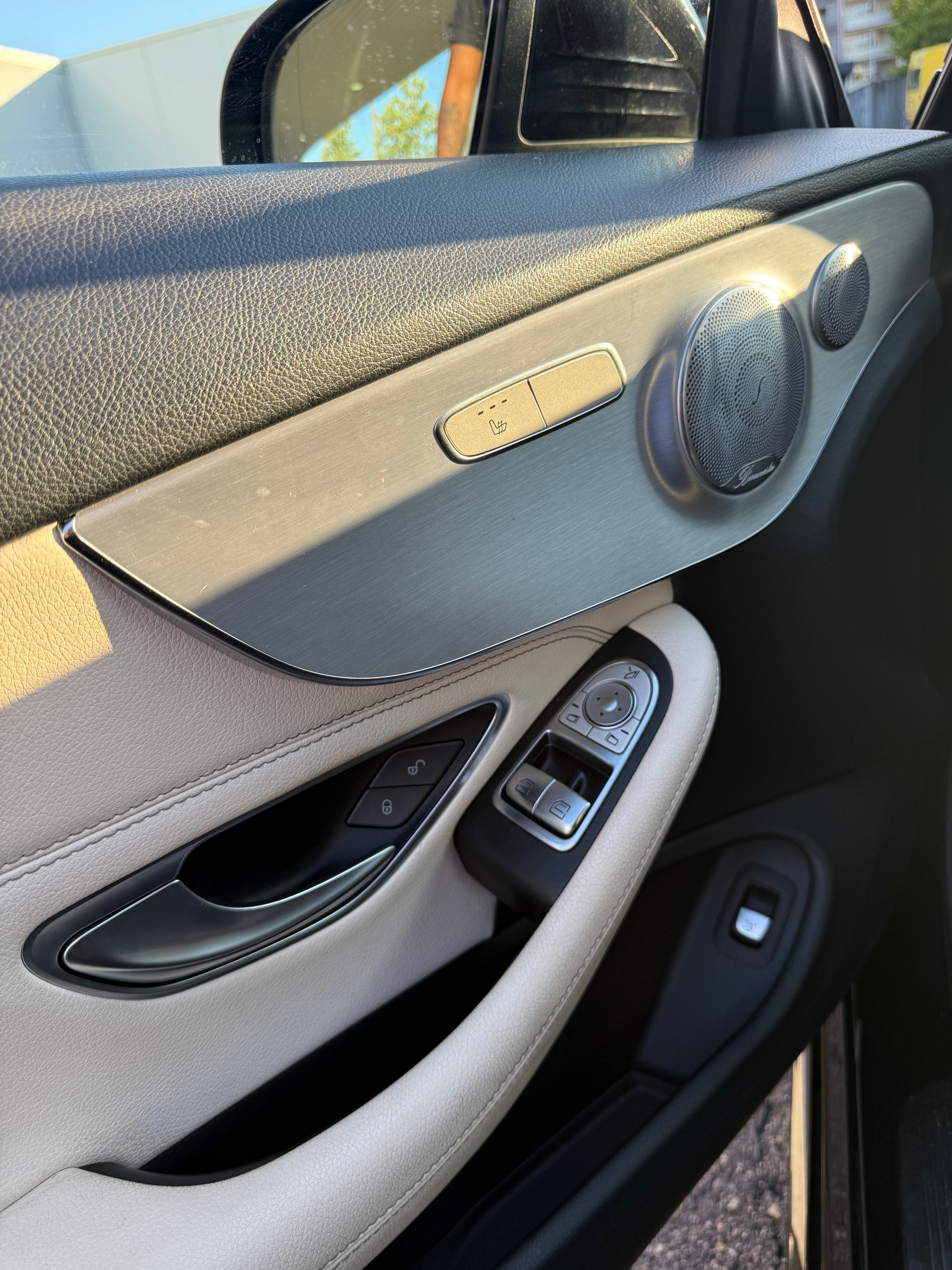 MERCEDES-BENZ C 300 d AMG Line-image-4