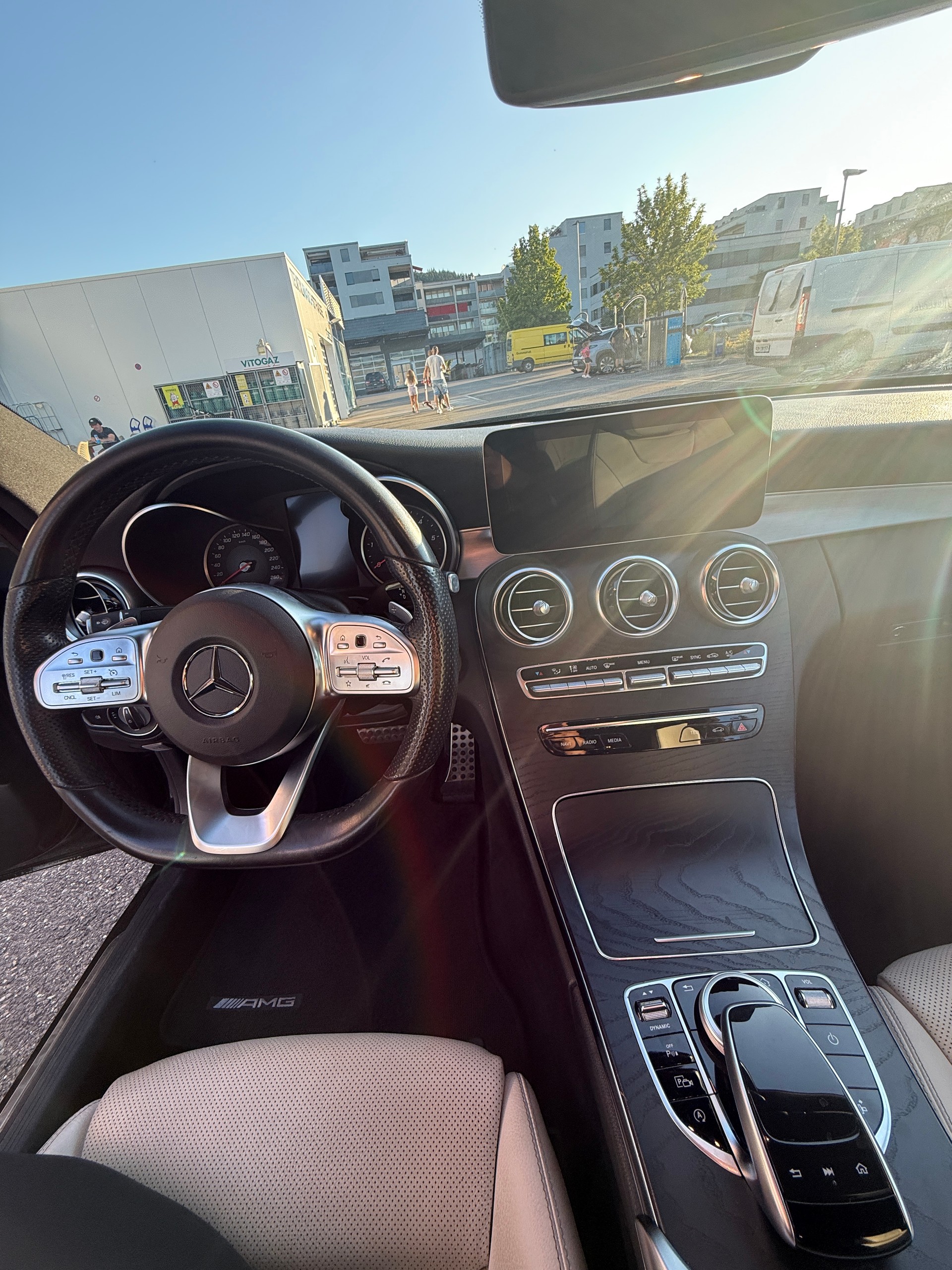 MERCEDES-BENZ C 300 d AMG Line-image-3