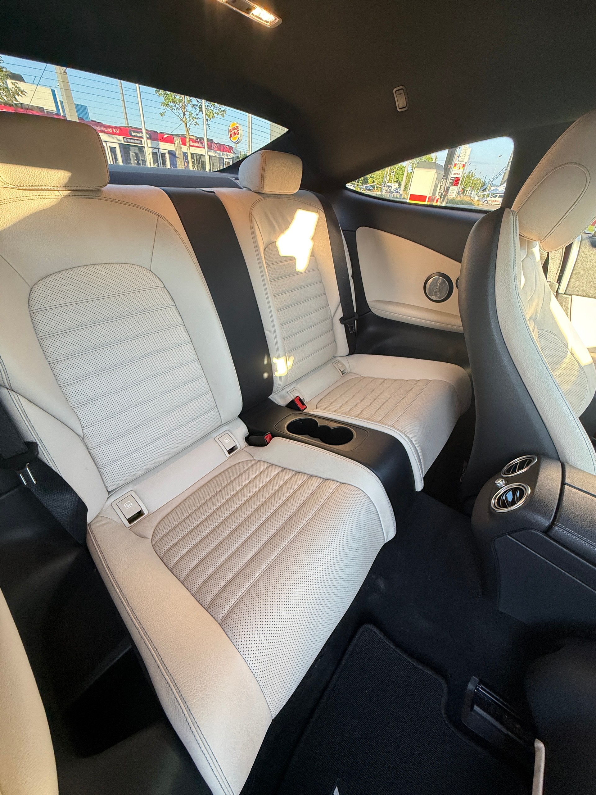 MERCEDES-BENZ C 300 d AMG Line-image-5