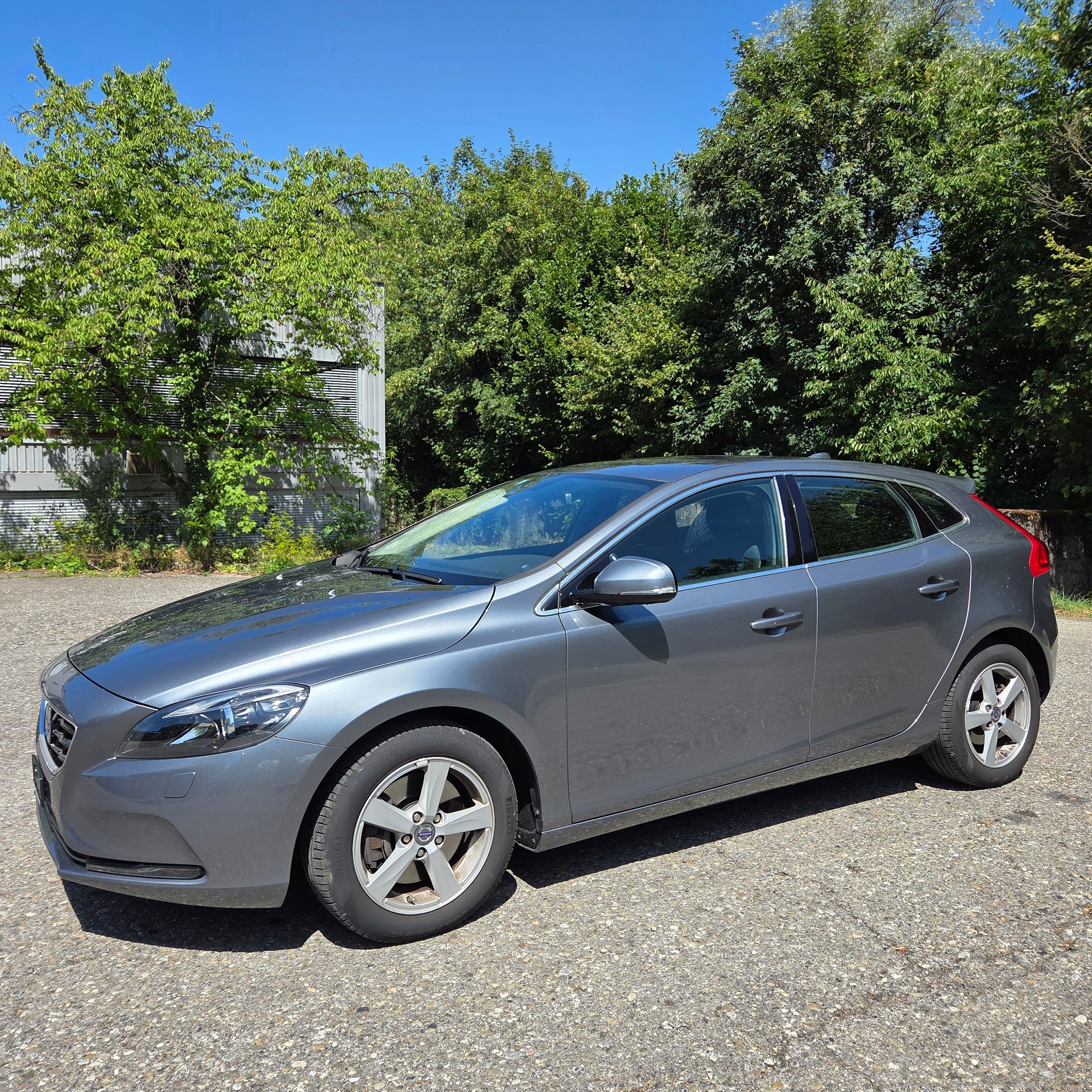VOLVO V40 D3 Kinetic Geartronic-image-0