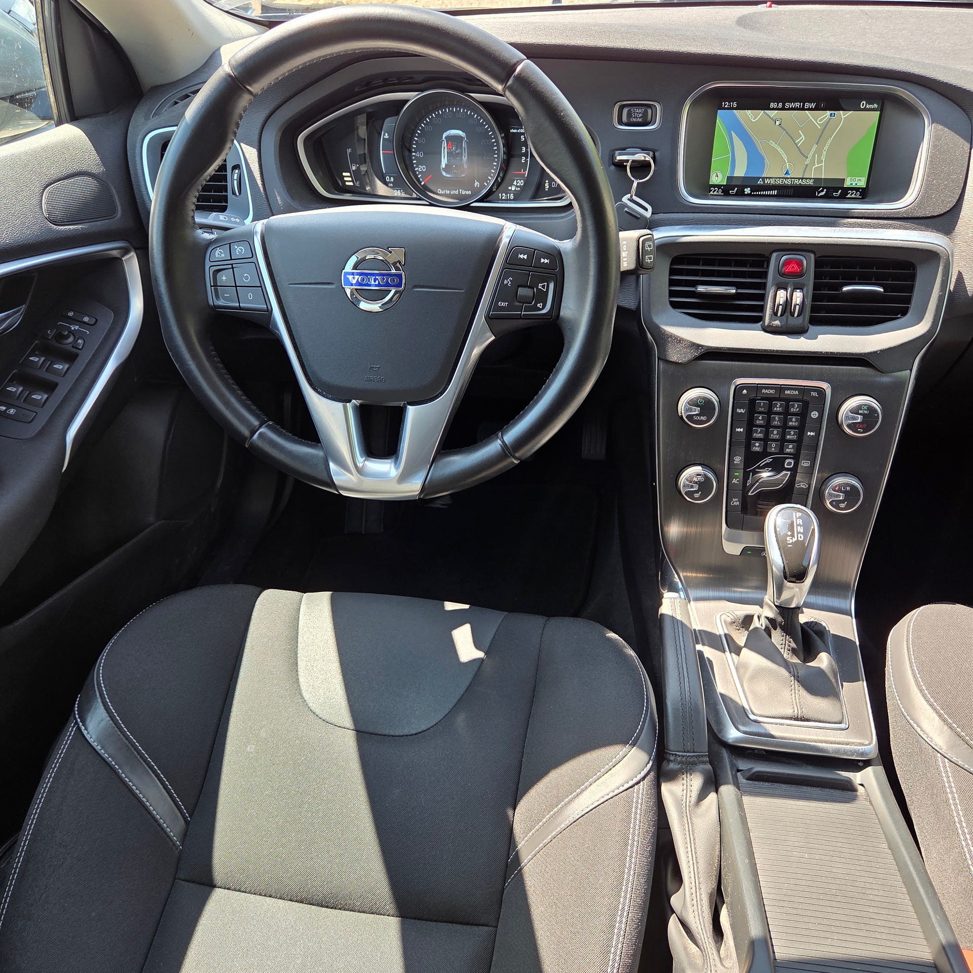 VOLVO V40 D3 Kinetic Geartronic-image-8