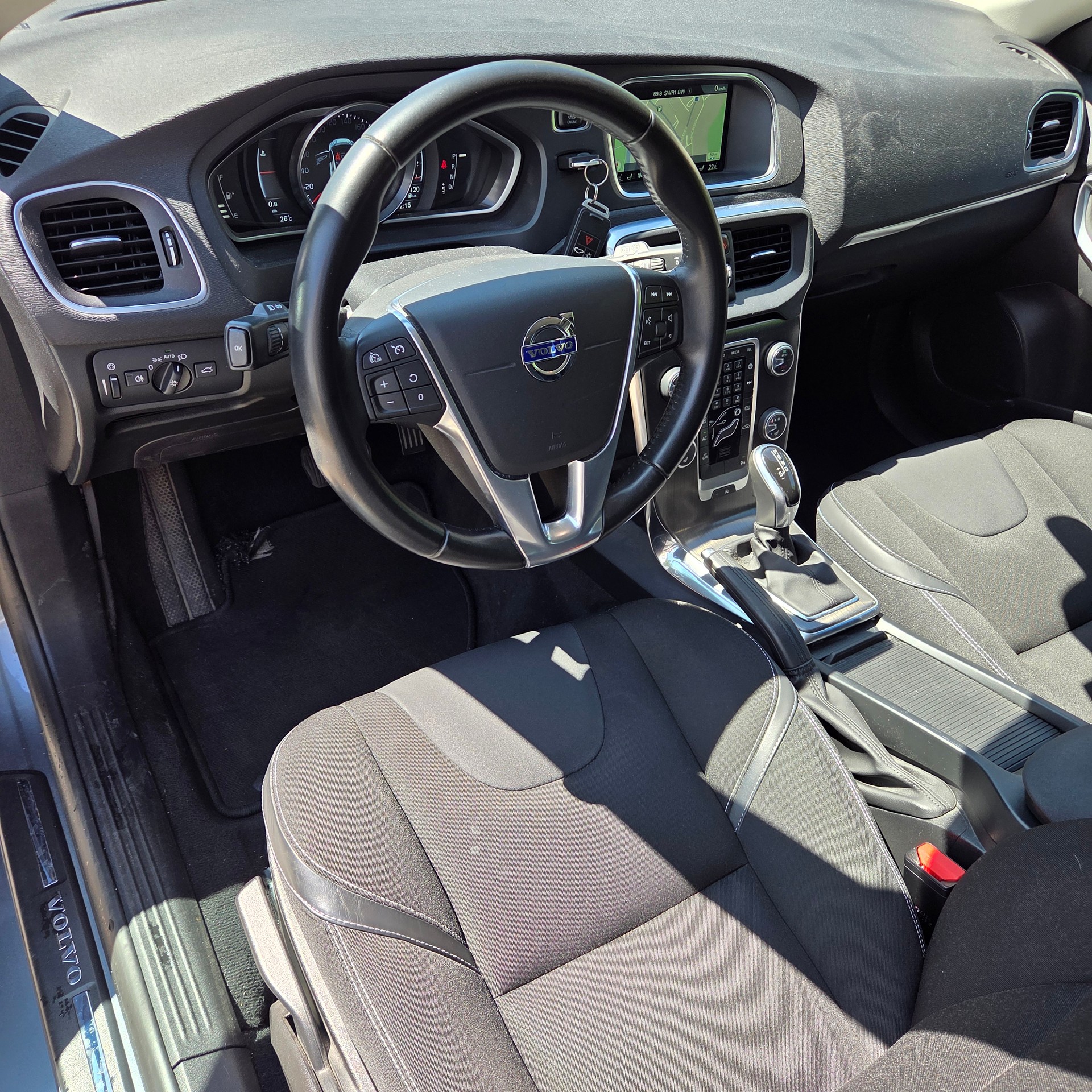 VOLVO V40 D3 Kinetic Geartronic-image-10