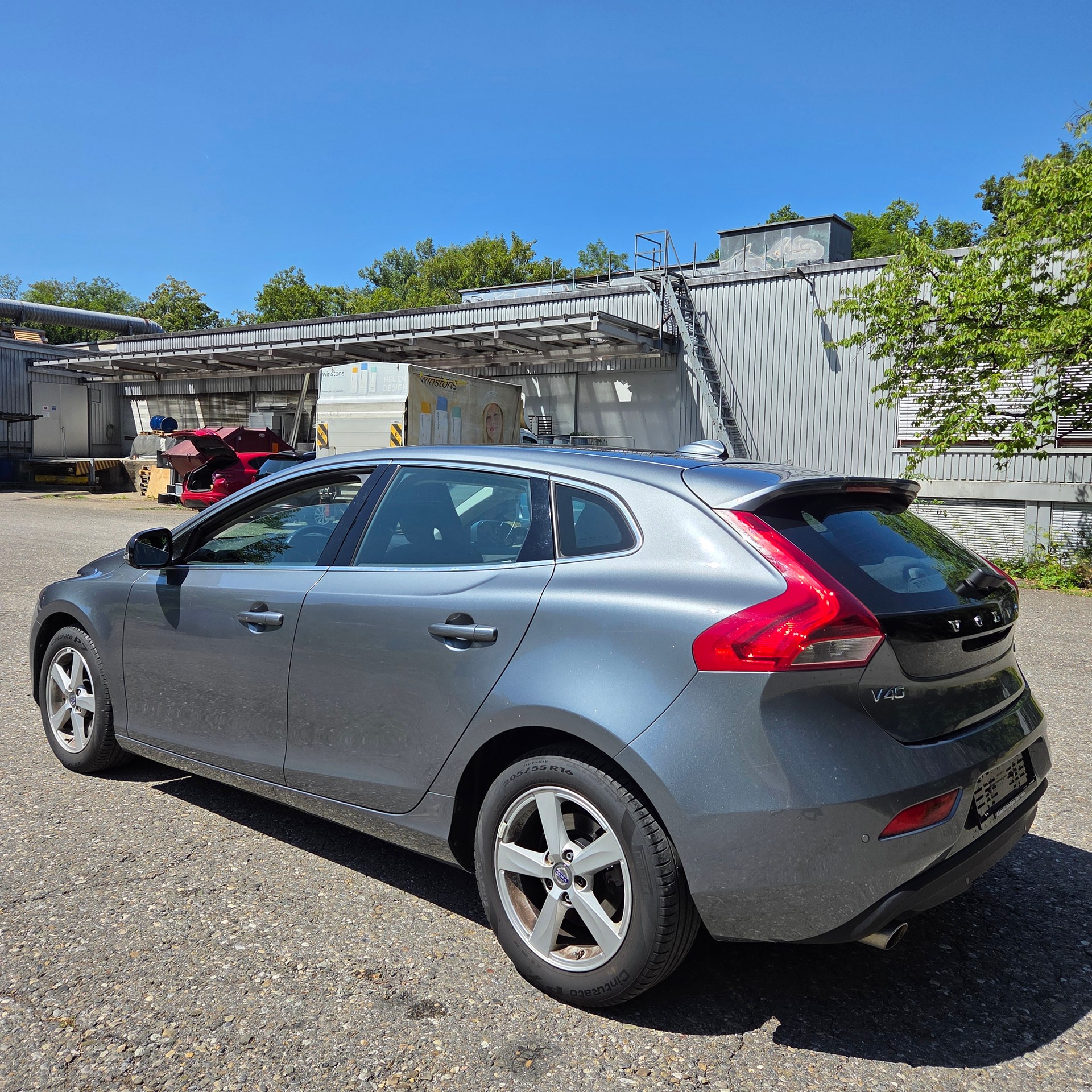 VOLVO V40 D3 Kinetic Geartronic-image-2