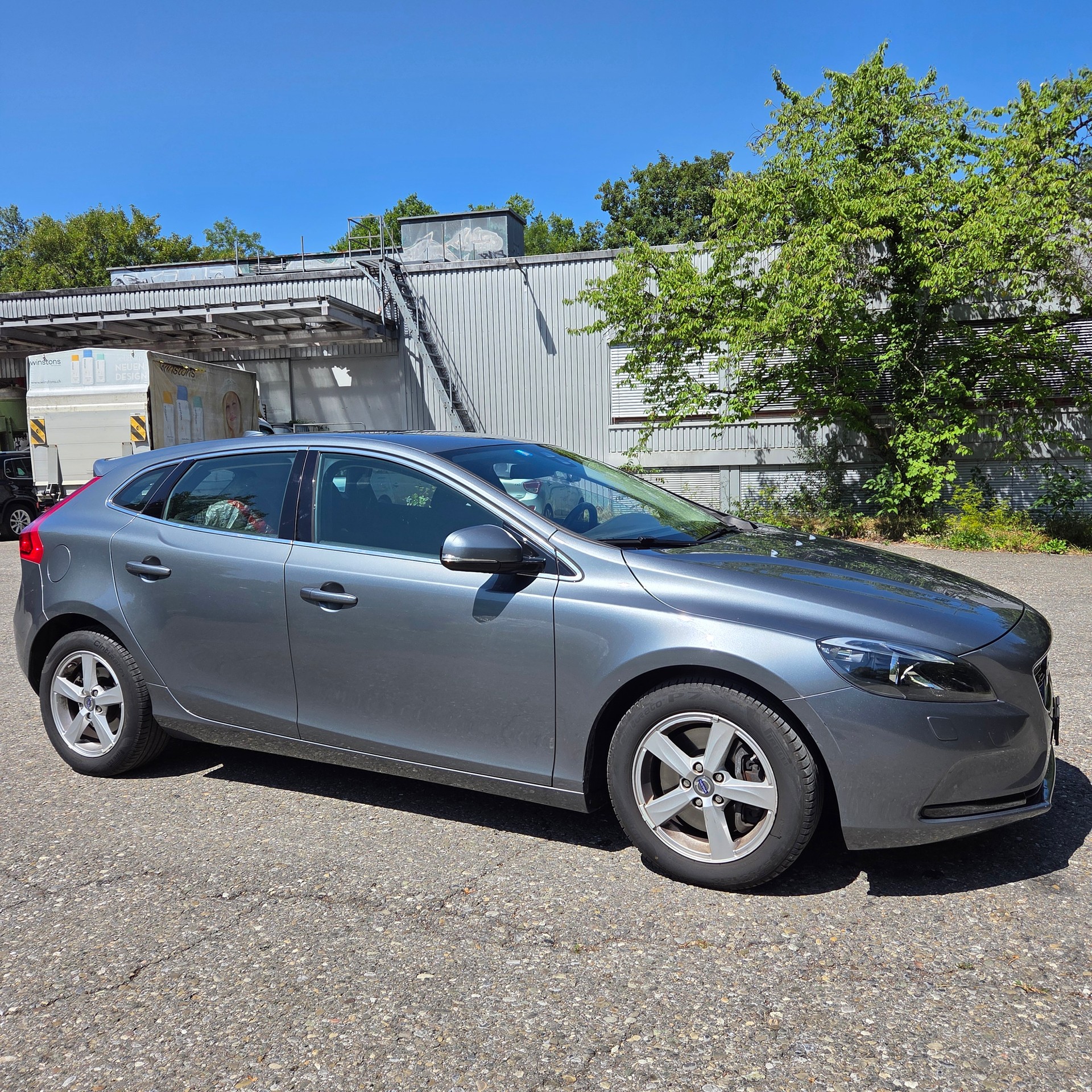 VOLVO V40 D3 Kinetic Geartronic-image-1