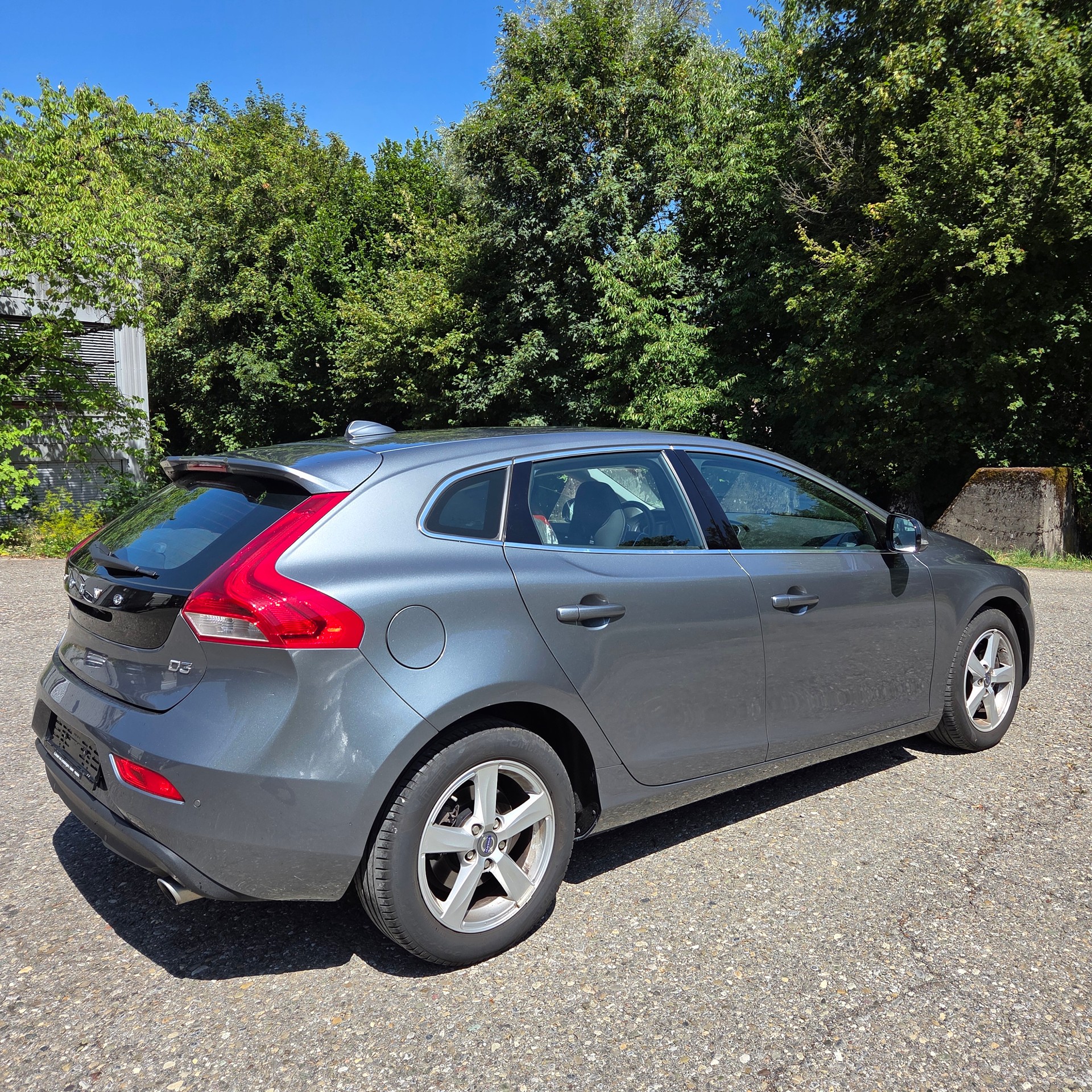 VOLVO V40 D3 Kinetic Geartronic-image-3