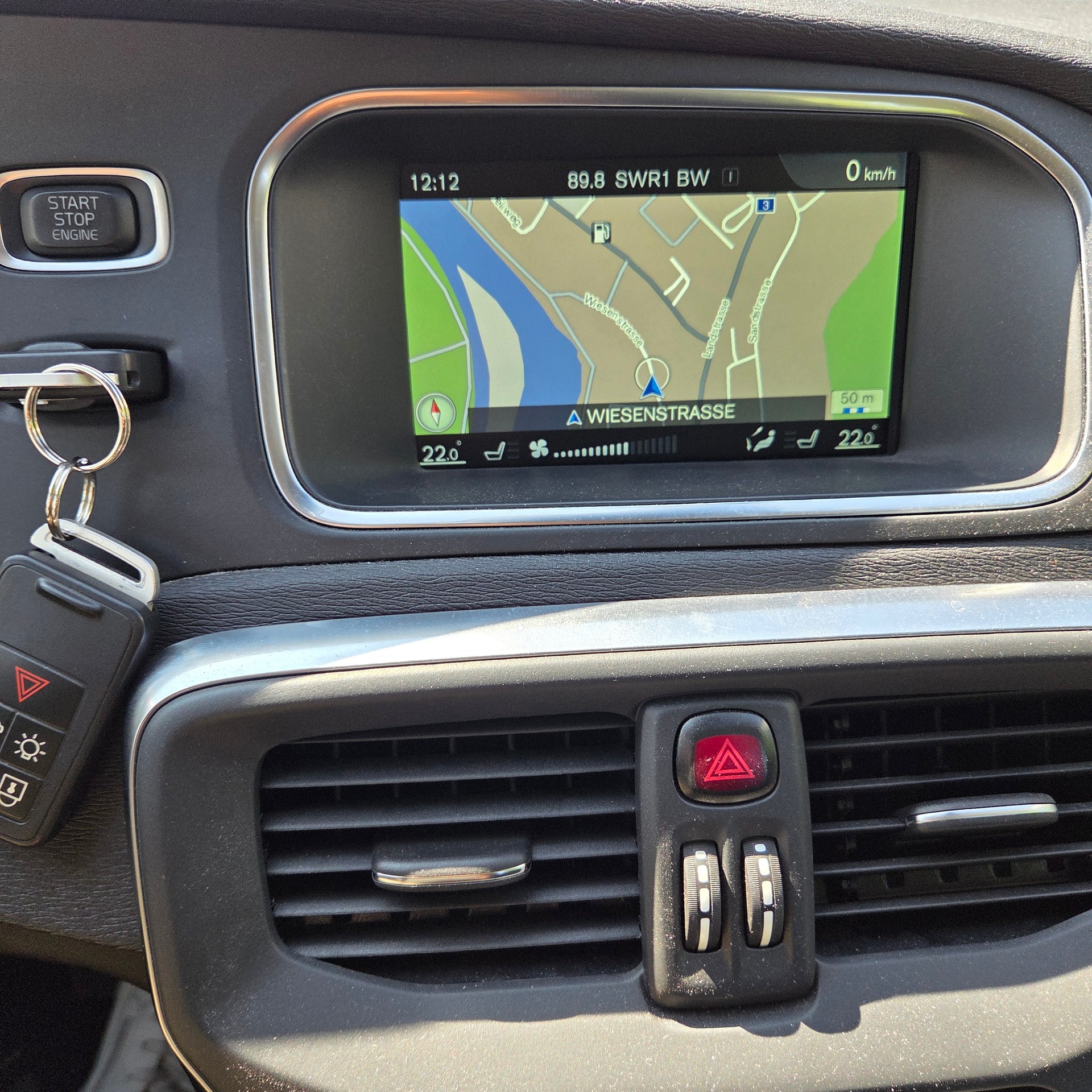 VOLVO V40 D3 Kinetic Geartronic-image-11