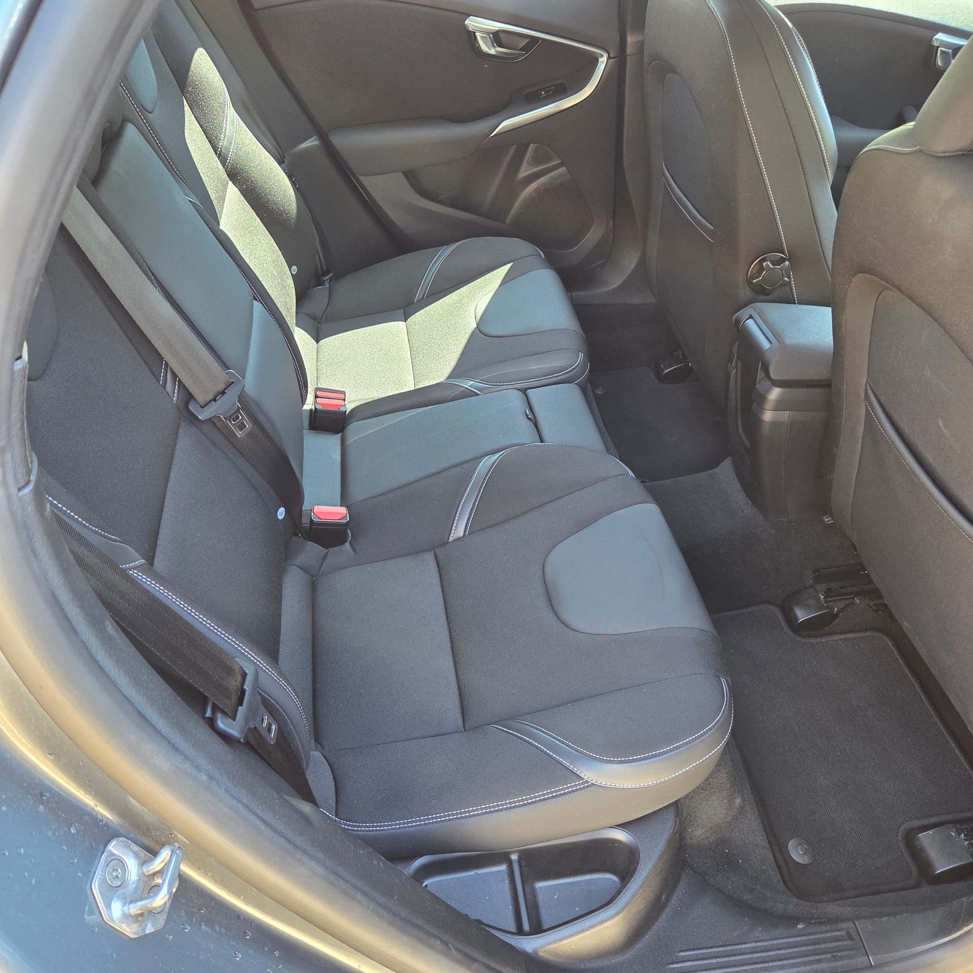 VOLVO V40 D3 Kinetic Geartronic-image-6