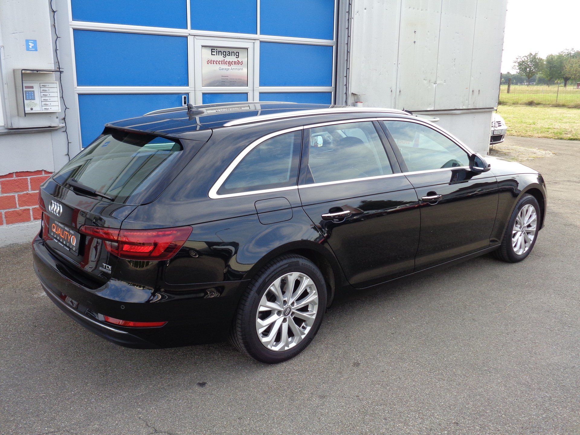 AUDI A4 Avant 2.0 TDI Design quattro S-tronic-image-4
