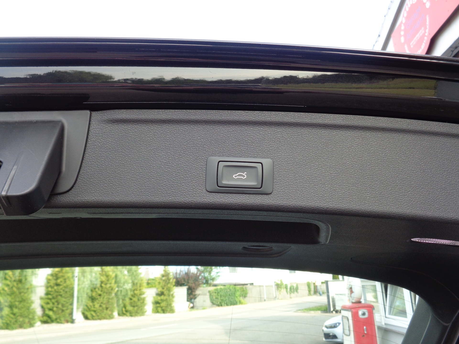 AUDI A4 Avant 2.0 TDI Design quattro S-tronic-image-13