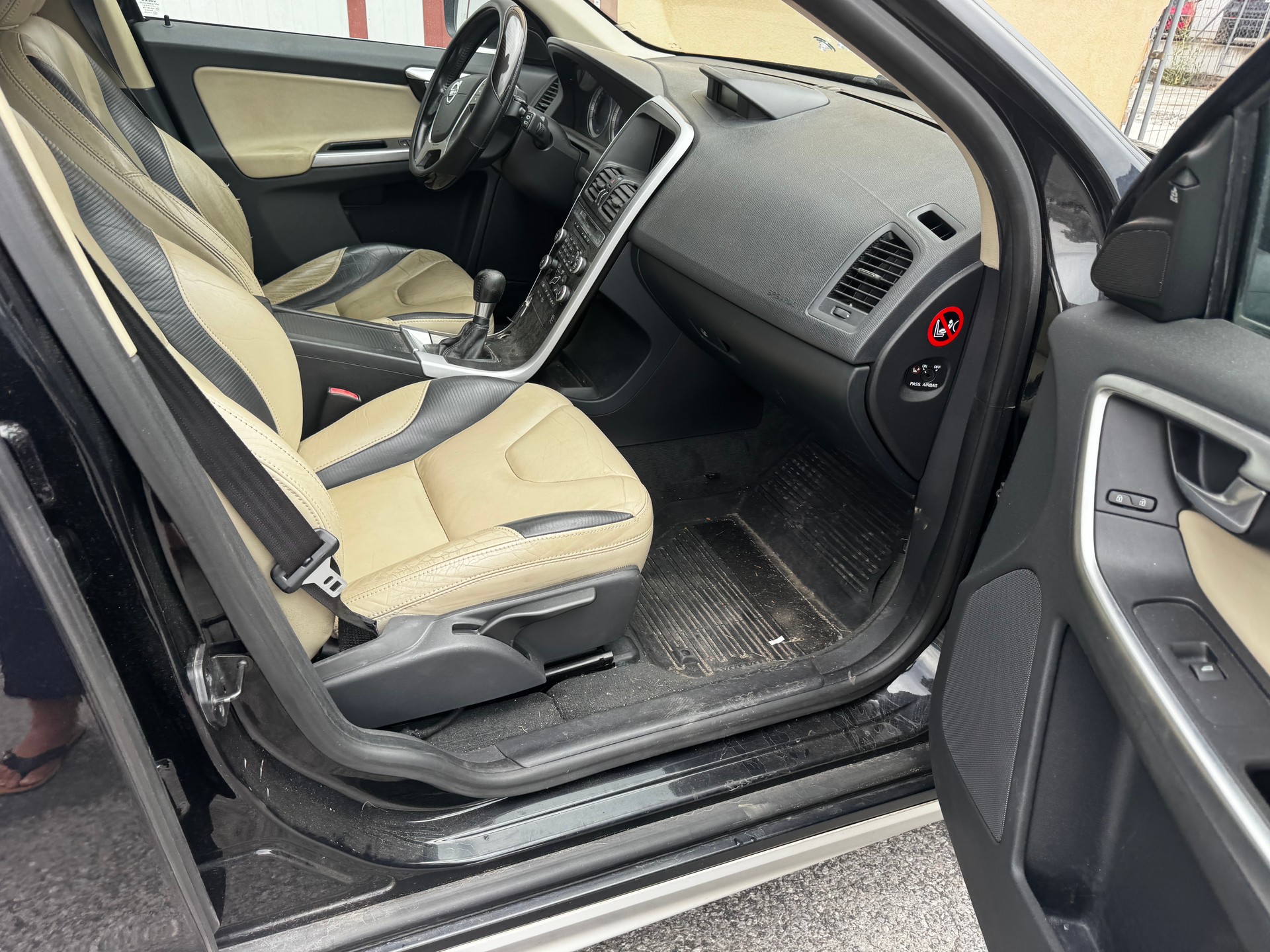 VOLVO XC60 D3 AWD Kinetic Geartronic-image-7