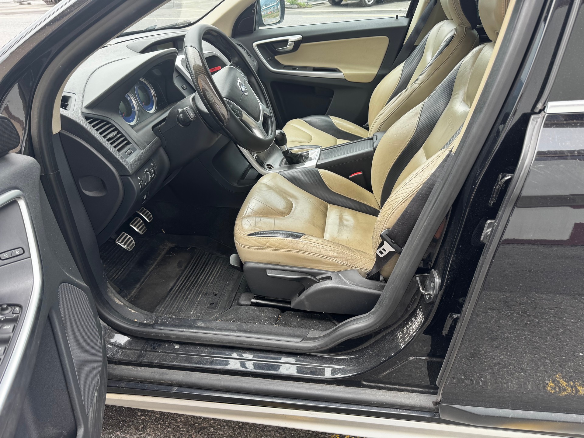 VOLVO XC60 D3 AWD Kinetic Geartronic-image-9