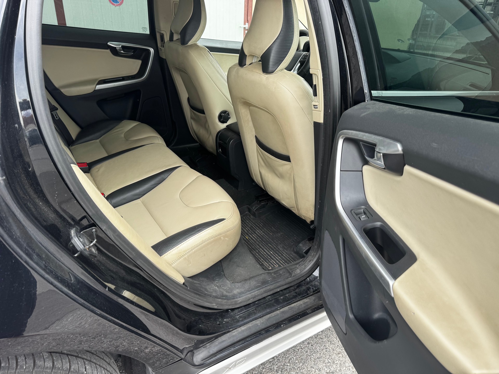 VOLVO XC60 D3 AWD Kinetic Geartronic-image-6