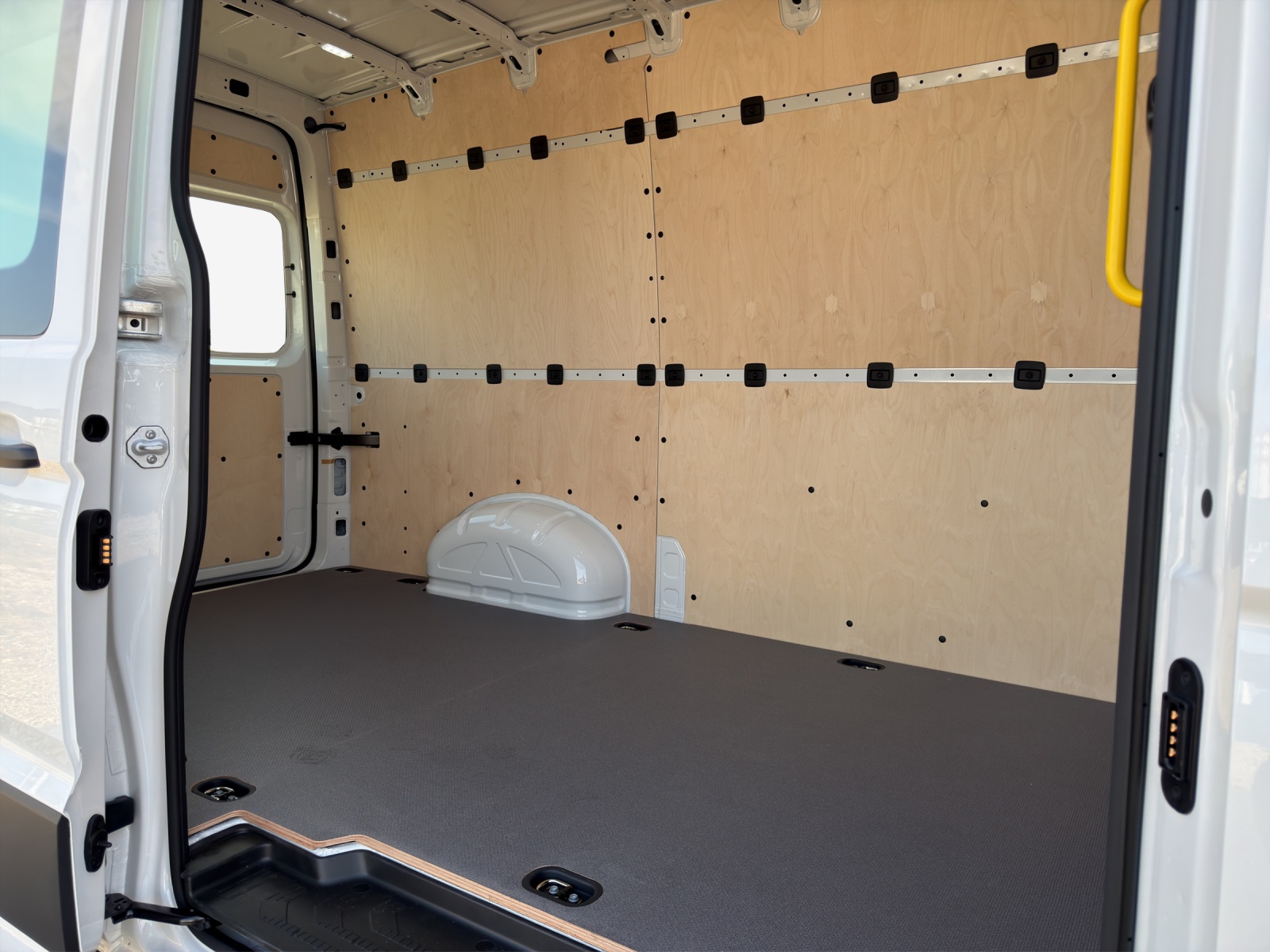VW Crafter 35 2.0 TDI Entry L3 A-image-11