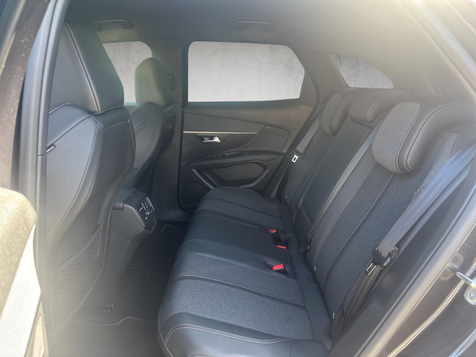 PEUGEOT 3008 1.2 130 GT Line-image-15