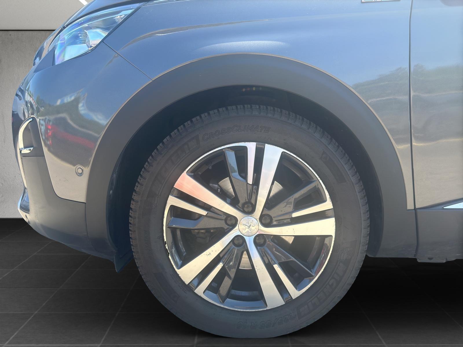 PEUGEOT 3008 1.2 130 GT Line-image-18